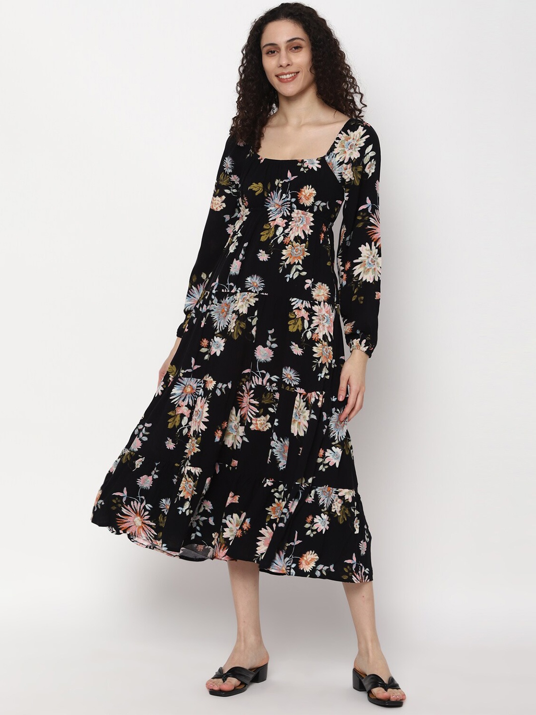 AMERICAN EAGLE OUTFITTERS Floral Printed Square Neck Puff Sleeves Tiered A-Line Dress, Black
AMERICAN EAGLE OUTFITTERS Floral Printed Square Neck Puff Sleeves Tiered A-Line Dress, Black