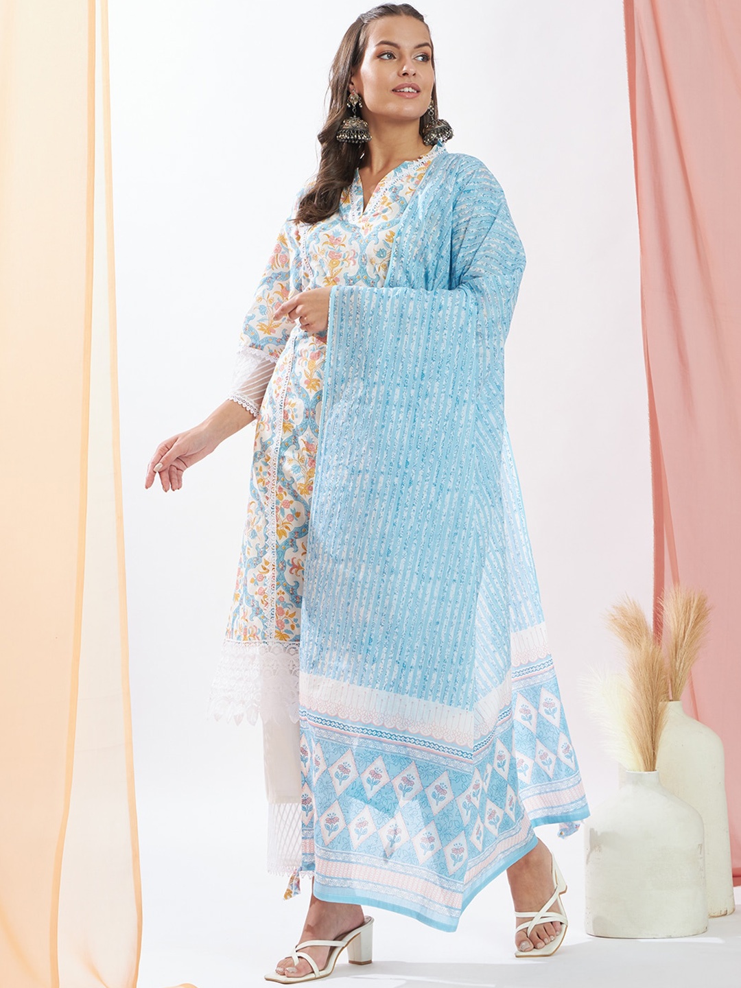 HEEPOSH Floral Printed Pure Cotton Straight Kurta With Trousers & Mulmul Dupatta, Blue
HEEPOSH Floral Printed Pure Cotton Straight Kurta With Trousers & Mulmul Dupatta, Blue