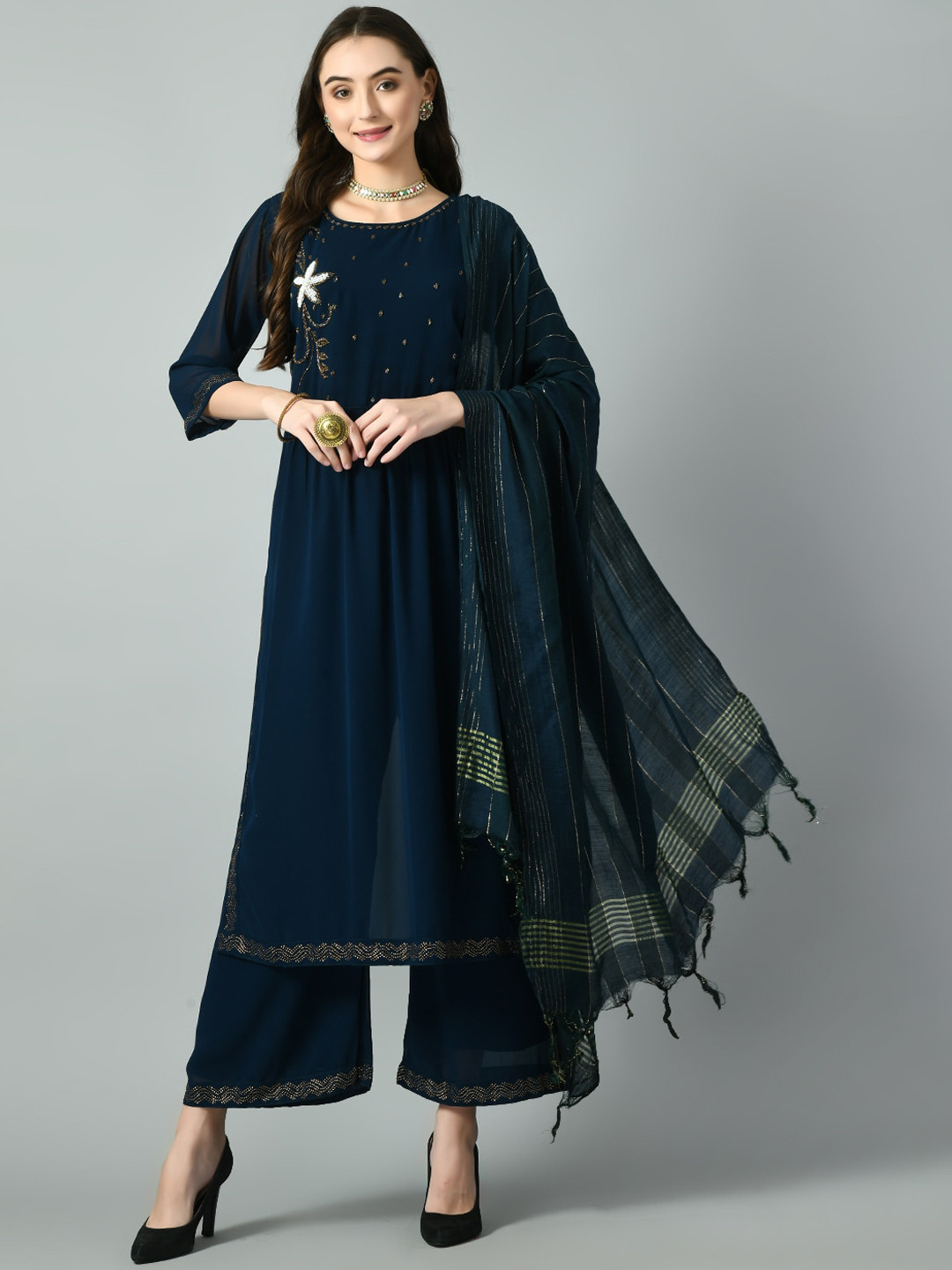 DesiNoor.com Floral Embroidered Regular Sequinned Kurta & Palazzos With Dupatta, Teal
DesiNoor.com Floral Embroidered Regular Sequinned Kurta & Palazzos With Dupatta, Teal