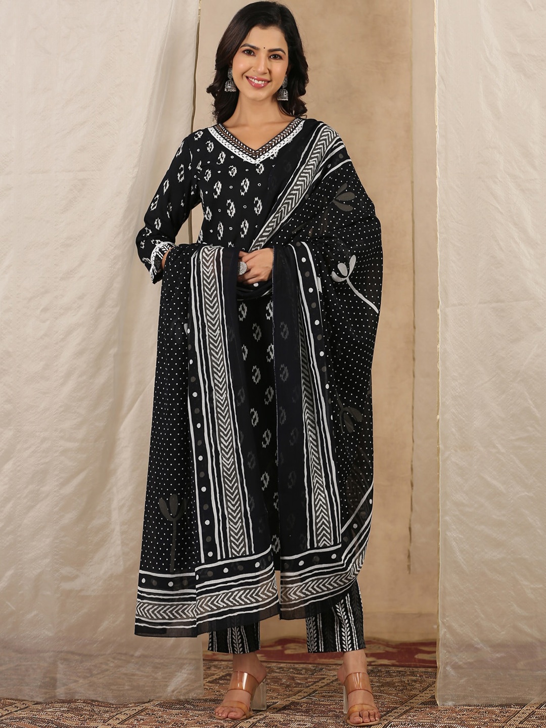 Sangria Ethnic Motifs Printed V-Neck Pure Cotton Straight Kurta & Trouser With Dupatta, Black
Sangria Ethnic Motifs Printed V-Neck Pure Cotton Straight Kurta & Trouser With Dupatta, Black