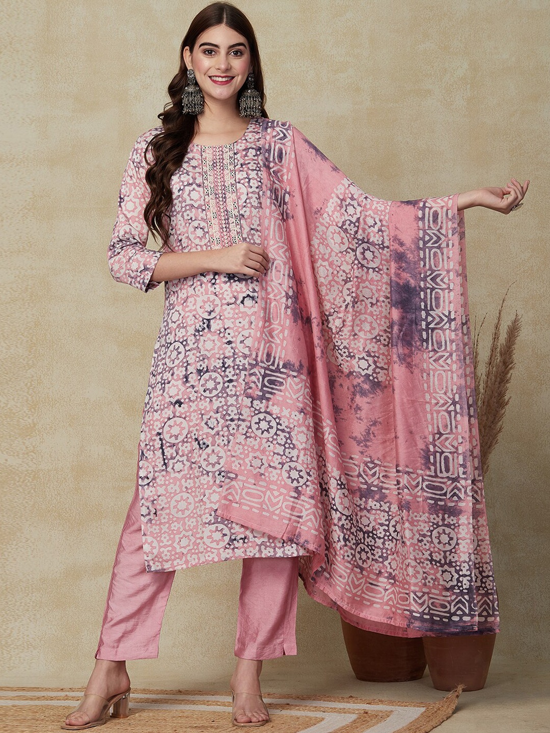 FASHOR Ethnic Motifs Printed Thread Work Chanderi Silk Kurta with Trousers & Dupatta, Pink
FASHOR Ethnic Motifs Printed Thread Work Chanderi Silk Kurta with Trousers & Dupatta, Pink