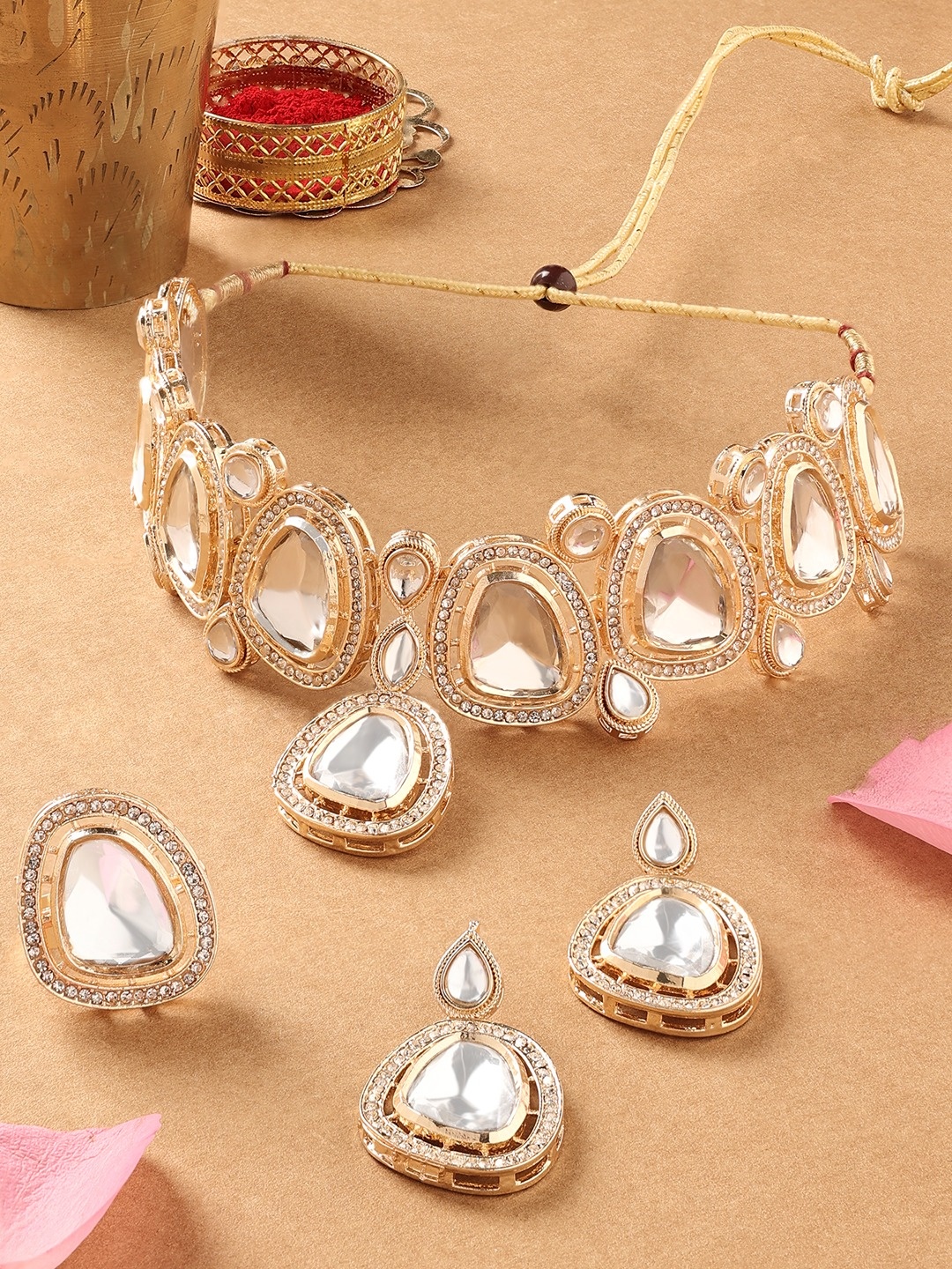 Zaveri Pearls Gold-Plated America Diamond-Studded Necklace With Earrings & Finger Ring
Zaveri Pearls Gold-Plated America Diamond-Studded Necklace With Earrings & Finger Ring