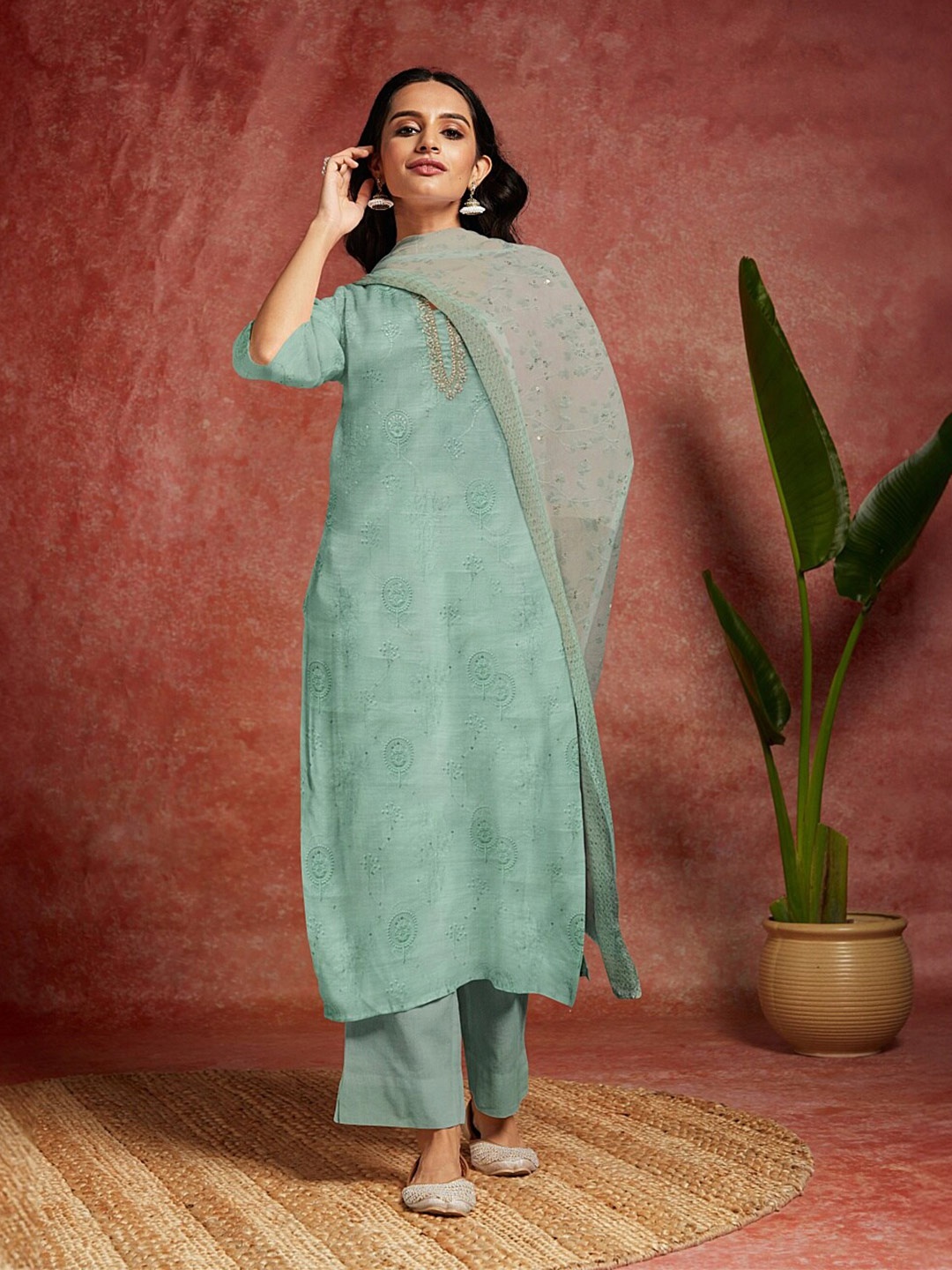 Libas Green Ethnic Motifs Embroidered Thread Work Detail Organza Unstitched Dress Material
Libas Green Ethnic Motifs Embroidered Thread Work Detail Organza Unstitched Dress Material