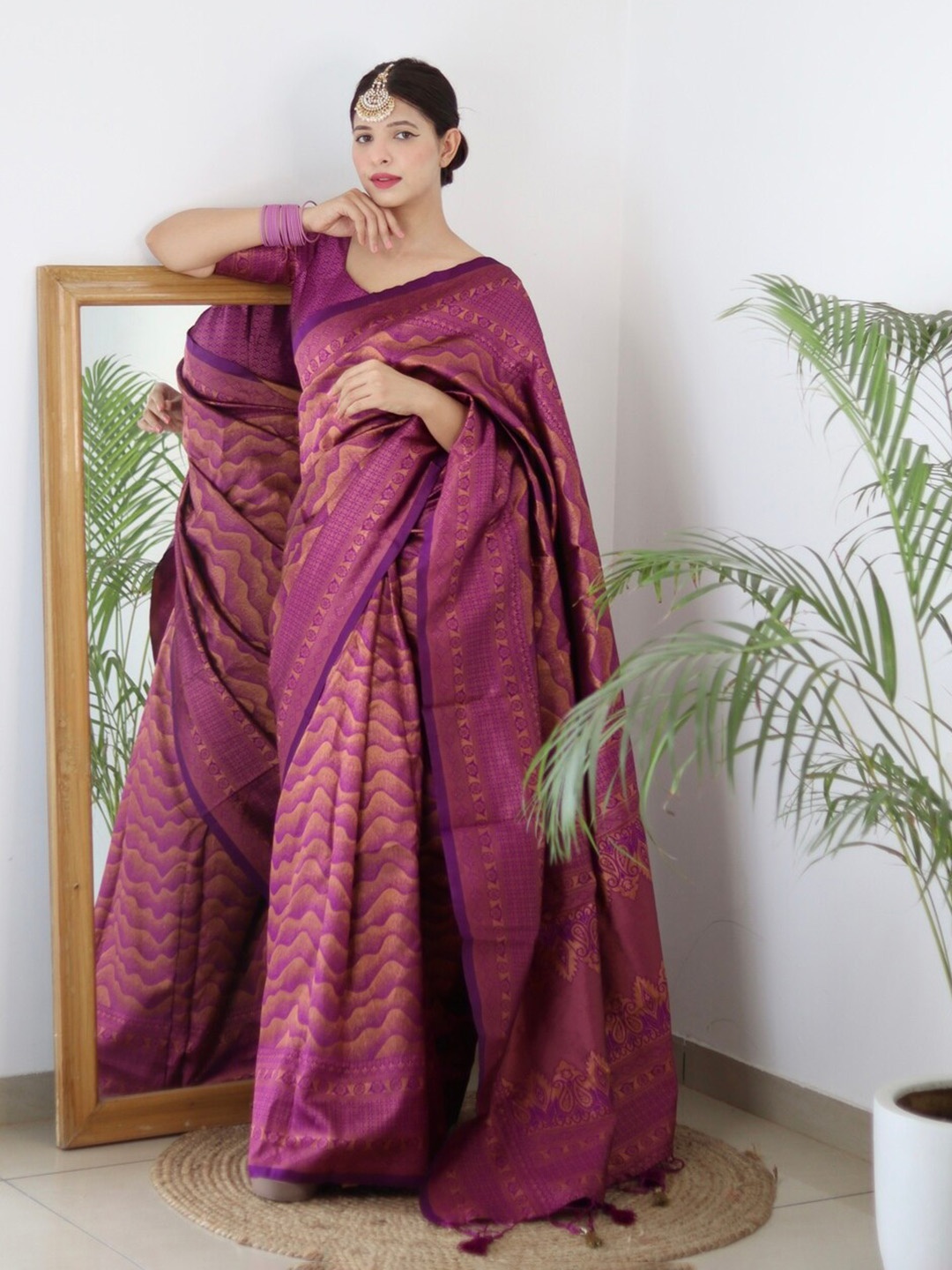 ALMAARI FASHION Ethnic Motifs Woven Design Zari Detailed Pure Silk Kanjeevaram Saree, Purple
ALMAARI FASHION Ethnic Motifs Woven Design Zari Detailed Pure Silk Kanjeevaram Saree, Purple