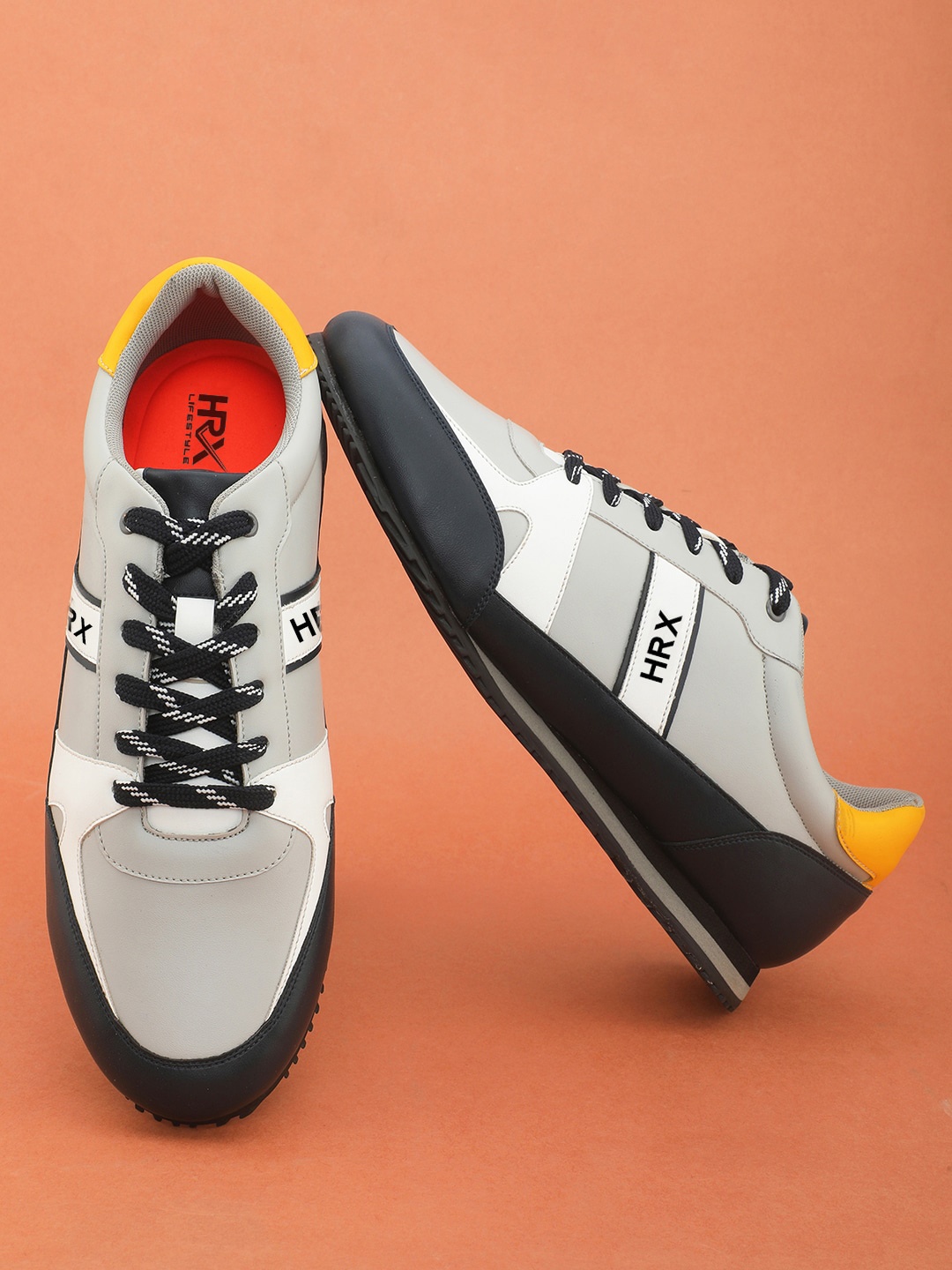 HRX by Hrithik Roshan Men Grey & Black Colourblocked Lightweight Lace-Up Sneakers
HRX by Hrithik Roshan Men Grey & Black Colourblocked Lightweight Lace-Up Sneakers
