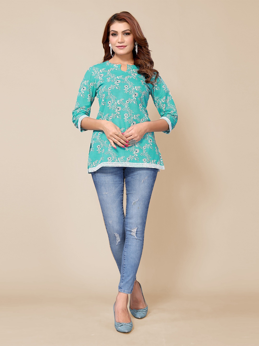 TITANIUM SILK INDUSTRIES PVT. LTD. Floral Printed Notched Round Neck Top, Sea green
TITANIUM SILK INDUSTRIES PVT. LTD. Floral Printed Notched Round Neck Top, Sea green