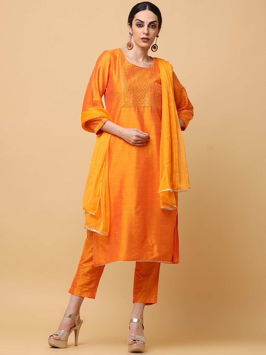 aayusika Orange-Coloured Ethnic Motifs Yoke Design Squinned Straight Kurta Set
aayusika Orange-Coloured Ethnic Motifs Yoke Design Squinned Straight Kurta Set
