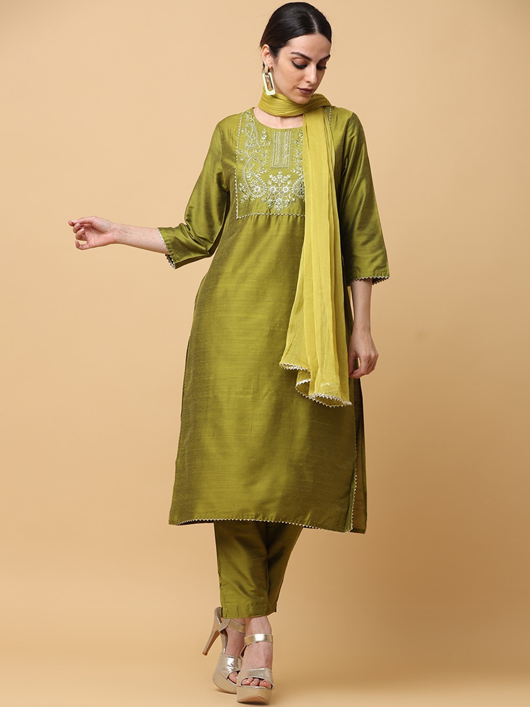 aayusika Paisley Yoke Design Regular Sequinned Art Silk Kurta With Trousers & Dupatta, Olive
aayusika Paisley Yoke Design Regular Sequinned Art Silk Kurta With Trousers & Dupatta, Olive