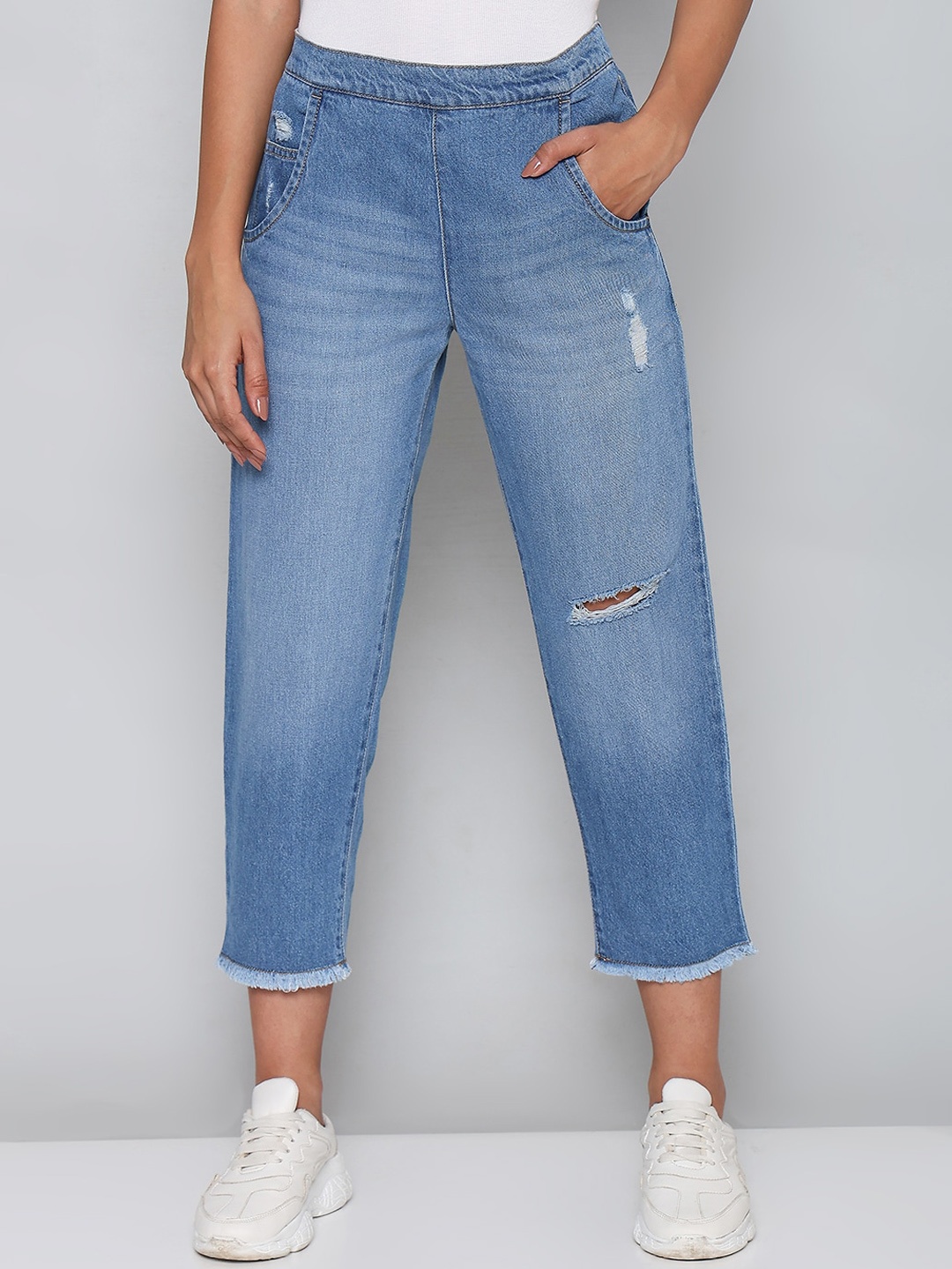 Chemistry Women Relaxed Fit Mildly Distressed Light Fade Pure Cotton Cropped Jeans, Blue
Chemistry Women Relaxed Fit Mildly Distressed Light Fade Pure Cotton Cropped Jeans, Blue