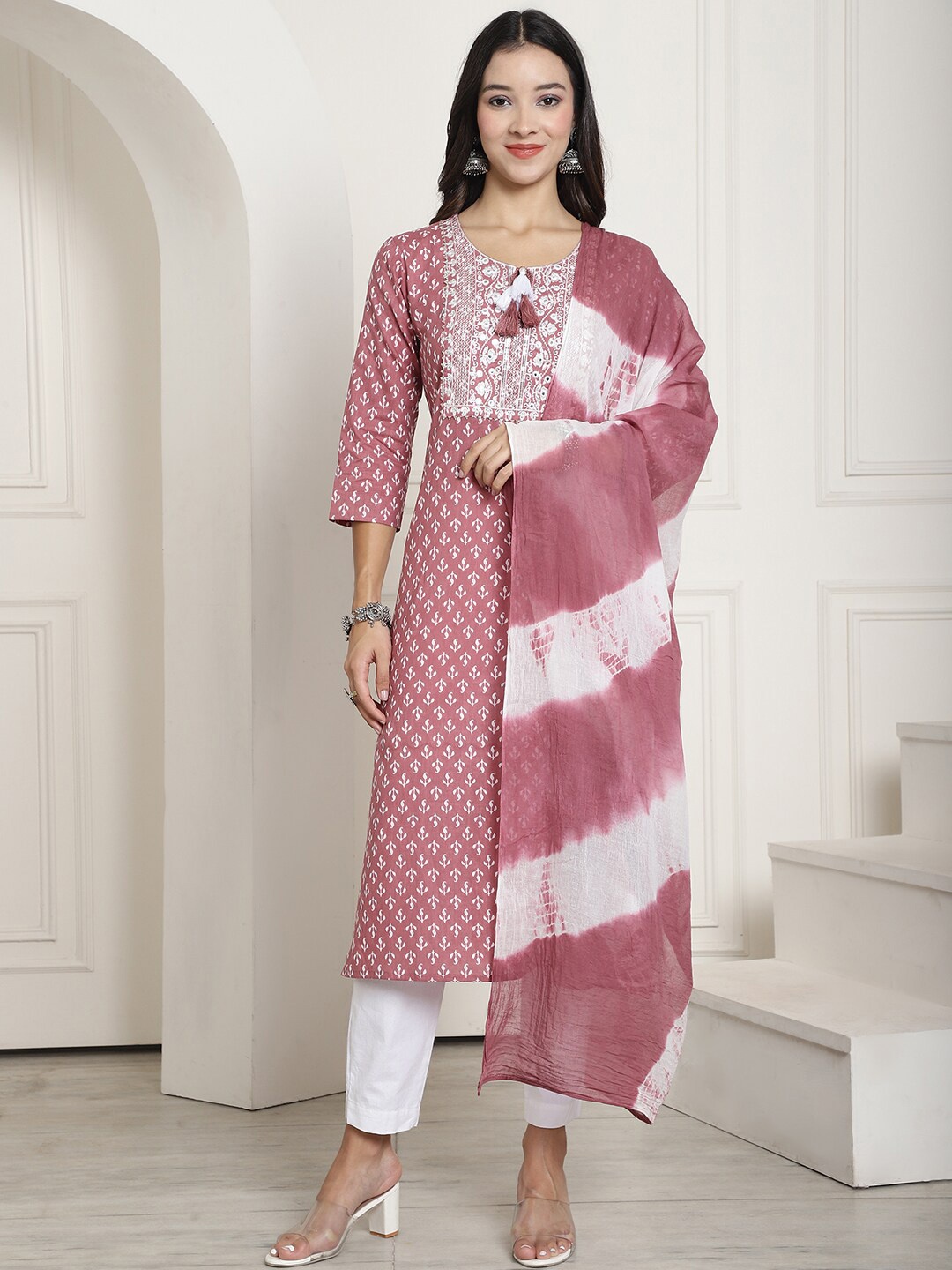 Aawari Ethnic Motifs Printed Thread Work Pure Cotton Kurta with Trousers & Dupatta, Pink
Aawari Ethnic Motifs Printed Thread Work Pure Cotton Kurta with Trousers & Dupatta, Pink