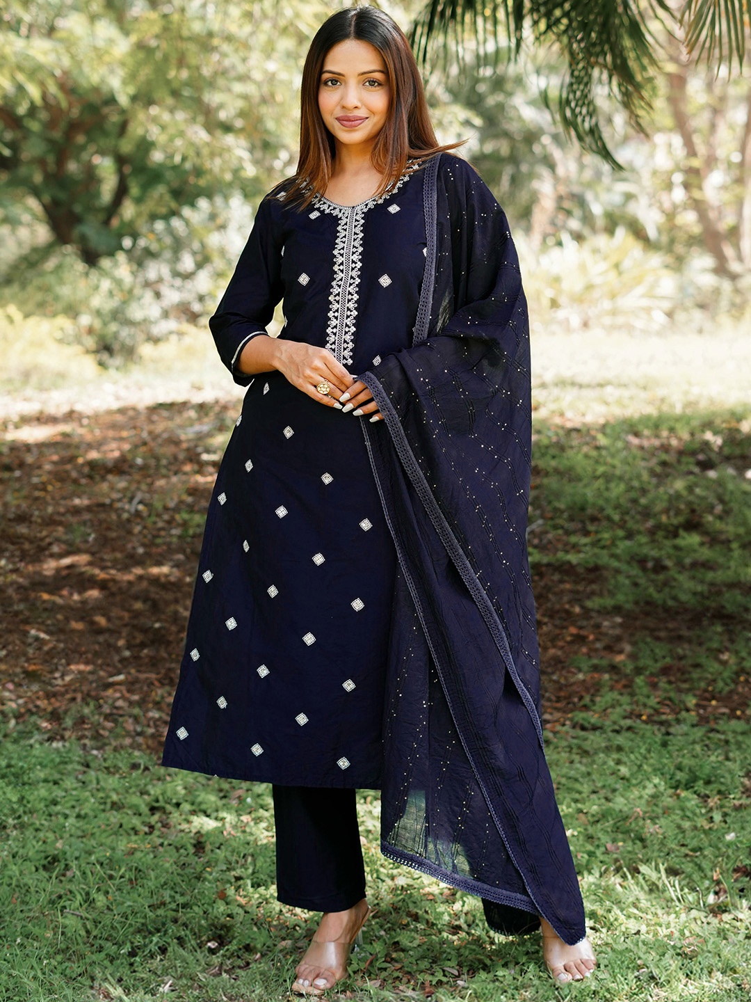 Libas Ethnic Motifs Embroidered Regular Sequinned Kurta with Trousers Dupatta, Navy blue
Libas Ethnic Motifs Embroidered Regular Sequinned Kurta with Trousers Dupatta, Navy blue
