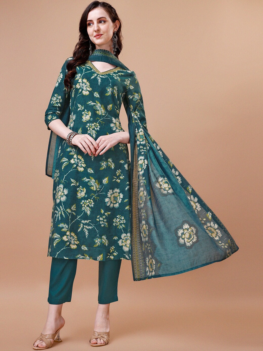 Seerat Floral Printed Regular Sequinned Silk Chiffon Kurta With Trousers & Dupatta, Green
Seerat Floral Printed Regular Sequinned Silk Chiffon Kurta With Trousers & Dupatta, Green