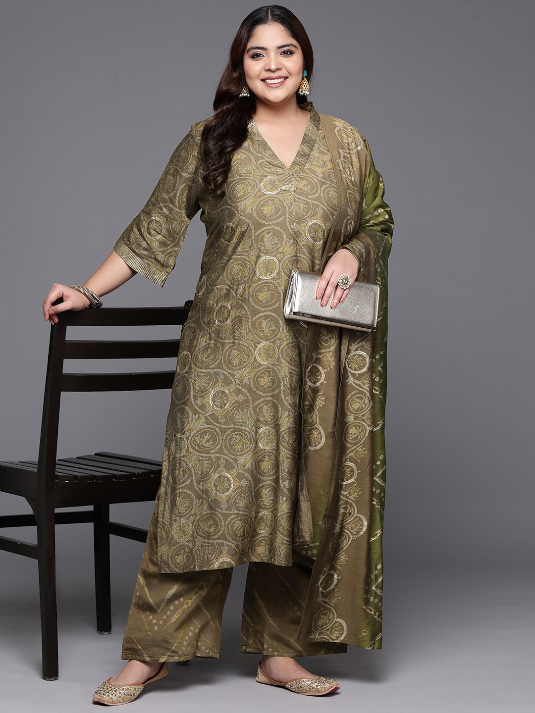 EXTRA LOVE BY LIBAS Women Floral Printed Regular Kurta with Trousers & With Dupatta, Olive
EXTRA LOVE BY LIBAS Women Floral Printed Regular Kurta with Trousers & With Dupatta, Olive