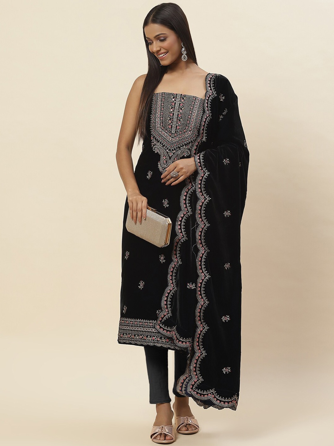 Meena Bazaar Floral Embroidered Velvet Sequinned Unstitched Dress Material, Navy blue
Meena Bazaar Floral Embroidered Velvet Sequinned Unstitched Dress Material, Navy blue