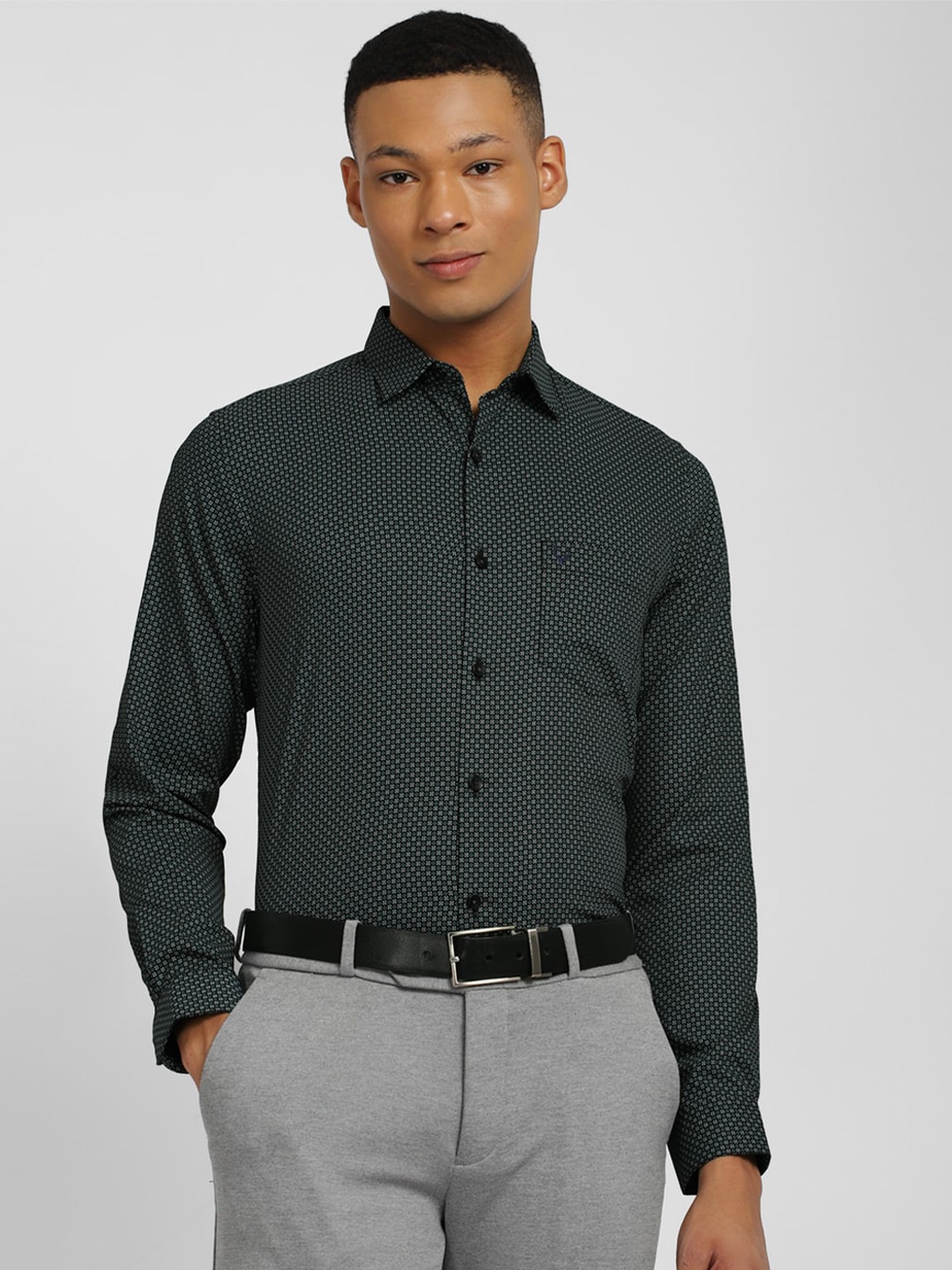 Allen Solly Slim Fit Micro Ditsy Printed Spread Collar Pure Cotton Formal Shirt, Green
Allen Solly Slim Fit Micro Ditsy Printed Spread Collar Pure Cotton Formal Shirt, Green