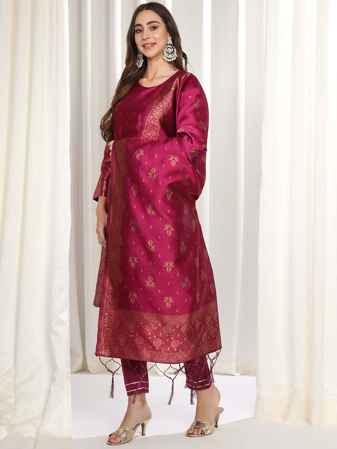 Vaidehi Fashion Floral Woven Design Banarasi jacquard Kurta with Trousers & Dupatta, Pink
Vaidehi Fashion Floral Woven Design Banarasi jacquard Kurta with Trousers & Dupatta, Pink