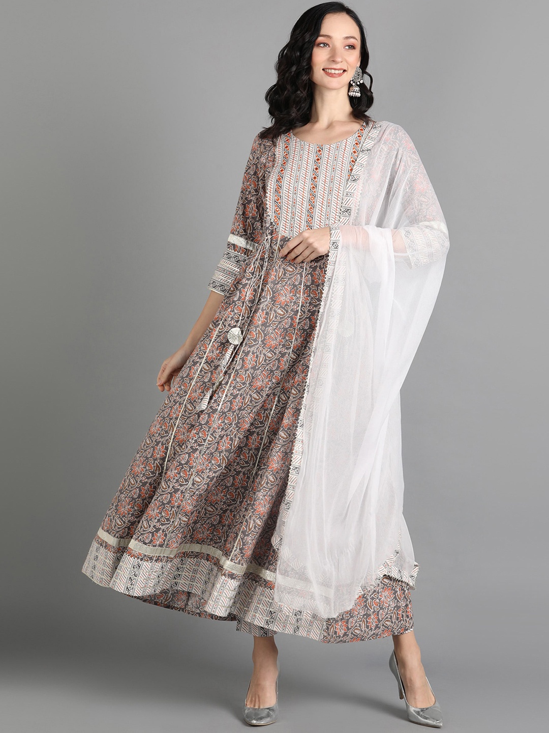 AAYUMI Floral Printed Regular Gotta Patti Pure Cotton Kurta With Trousers & Dupatta, Grey
AAYUMI Floral Printed Regular Gotta Patti Pure Cotton Kurta With Trousers & Dupatta, Grey