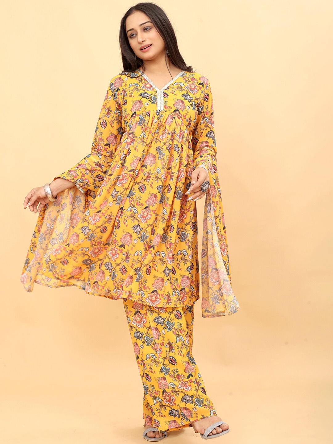 Pari THE FASHION STUDIO Floral Printed V-Neck Georgette Kurta with Palazzos & Dupatta, Yellow
Pari THE FASHION STUDIO Floral Printed V-Neck Georgette Kurta with Palazzos & Dupatta, Yellow