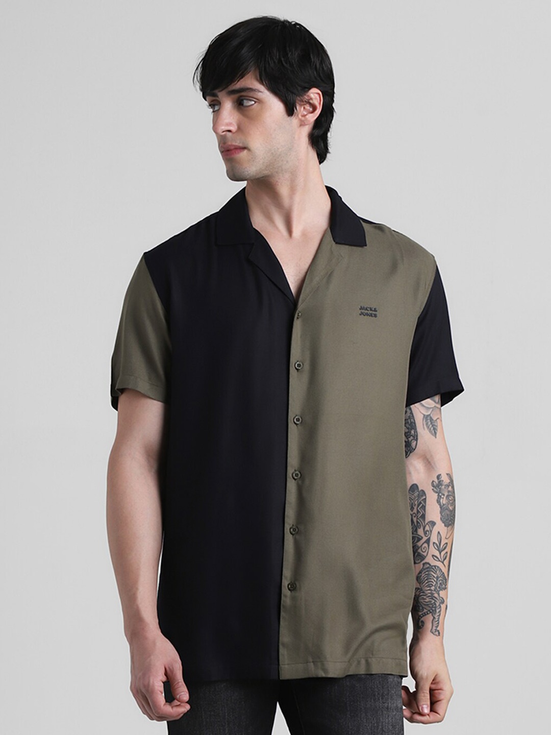 Jack & Jones Colourblocked Spread Collar Opaque Fit: Regular Fit Casual Shirt, Green
Jack & Jones Colourblocked Spread Collar Opaque Fit: Regular Fit Casual Shirt, Green