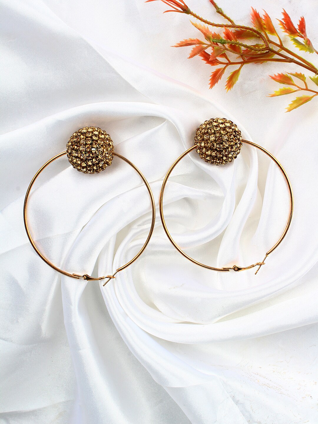 Stylecast X KPOP Gold-Toned Rhodium Plated Cubic Zirconia Circular Hoop Earrings
Stylecast X KPOP Gold-Toned Rhodium Plated Cubic Zirconia Circular Hoop Earrings