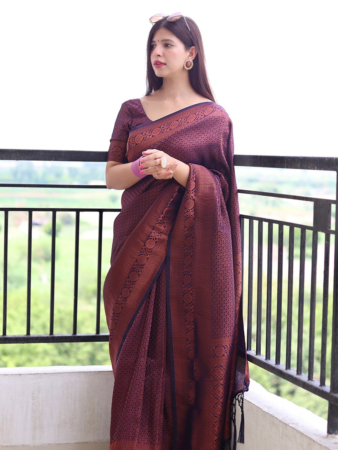 ALMAARI FASHION Ethnic Motifs Woven Design Zari Pure Silk Kanjeevaram Saree, Navy blue
ALMAARI FASHION Ethnic Motifs Woven Design Zari Pure Silk Kanjeevaram Saree, Navy blue