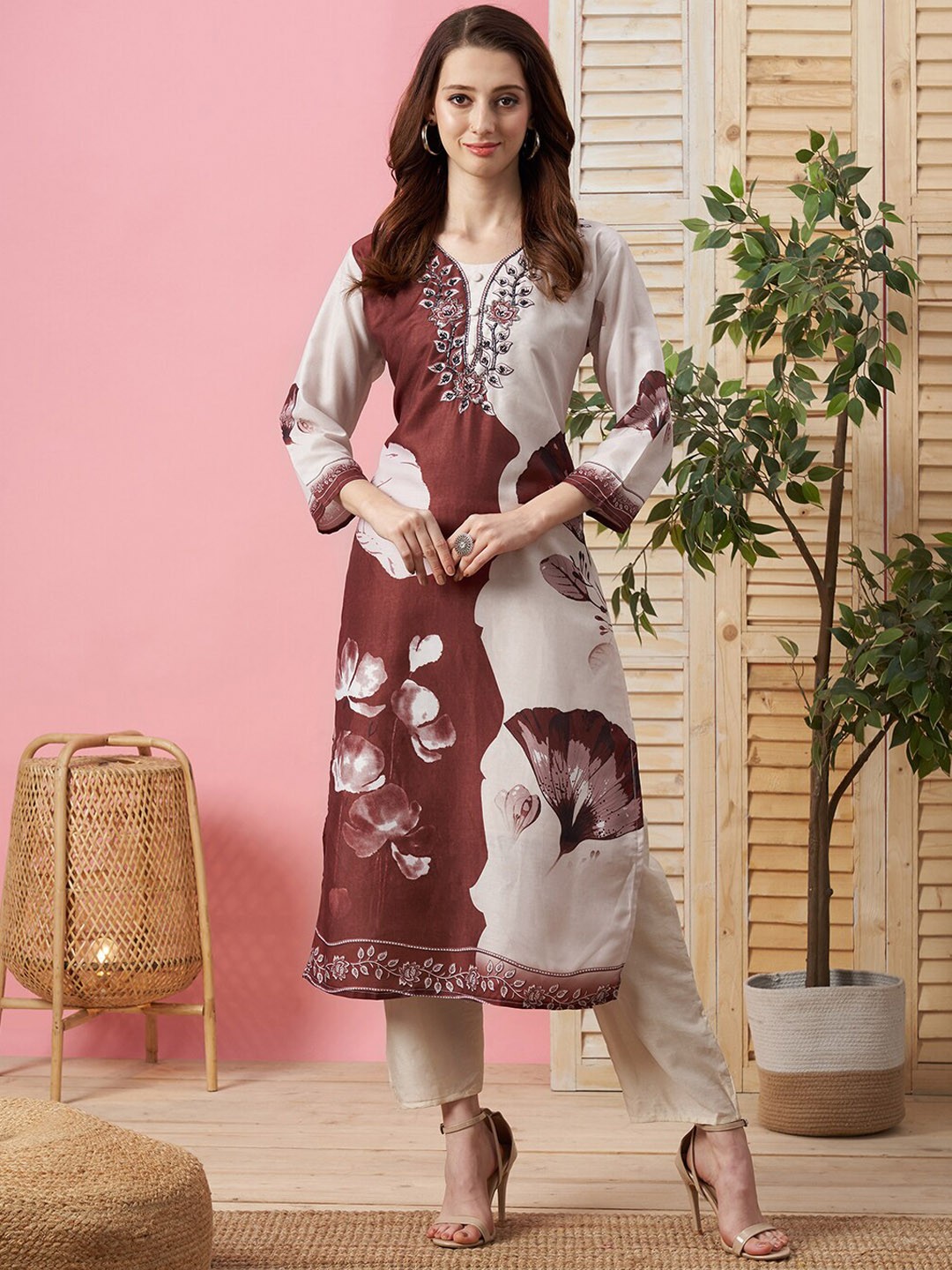 Kiana House Of Fashion Floral Printed Regular Kurta With Trousers & Dupatta, Maroon
Kiana House Of Fashion Floral Printed Regular Kurta With Trousers & Dupatta, Maroon