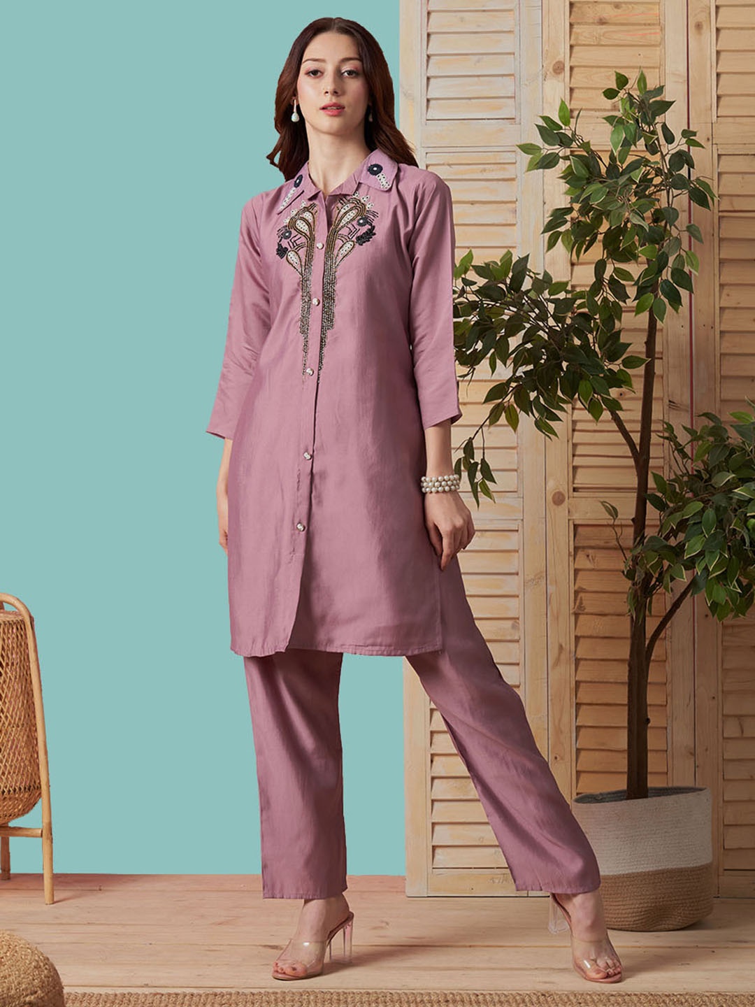Kiana Ethnic Motifs Embroidered Shirt Collar Regular Thread Work Kurta With Trousers, Purple
Kiana Ethnic Motifs Embroidered Shirt Collar Regular Thread Work Kurta With Trousers, Purple