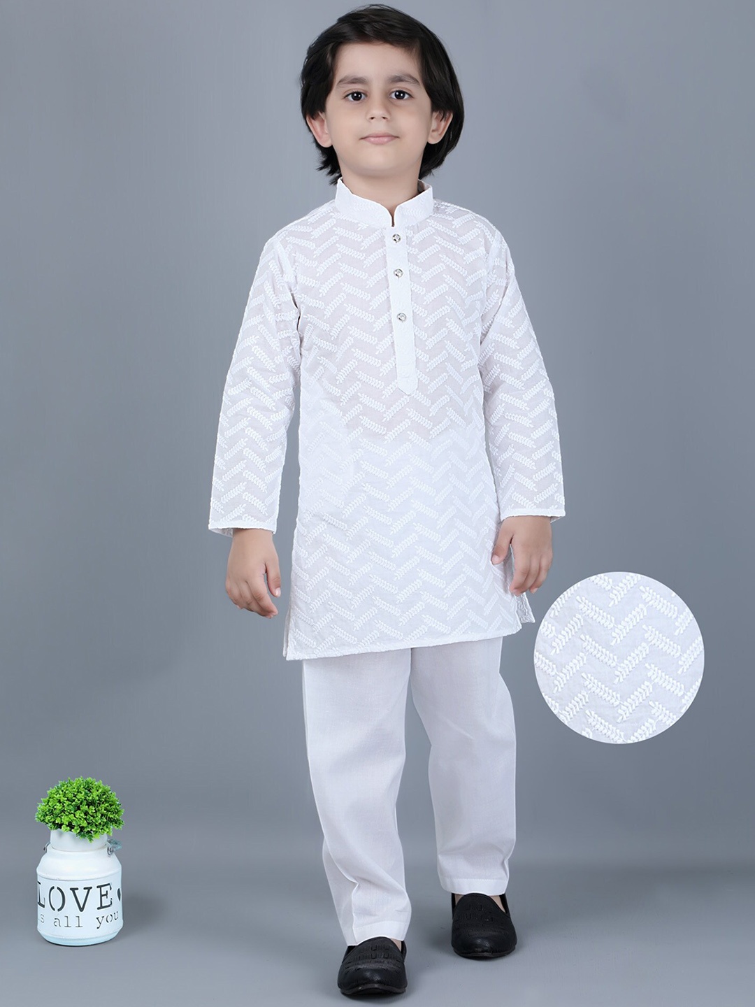 KIDS FARM Boys Floral Embroidered Regular Thread Work Pure Cotton Kurta With Pyjamas, White
KIDS FARM Boys Floral Embroidered Regular Thread Work Pure Cotton Kurta With Pyjamas, White