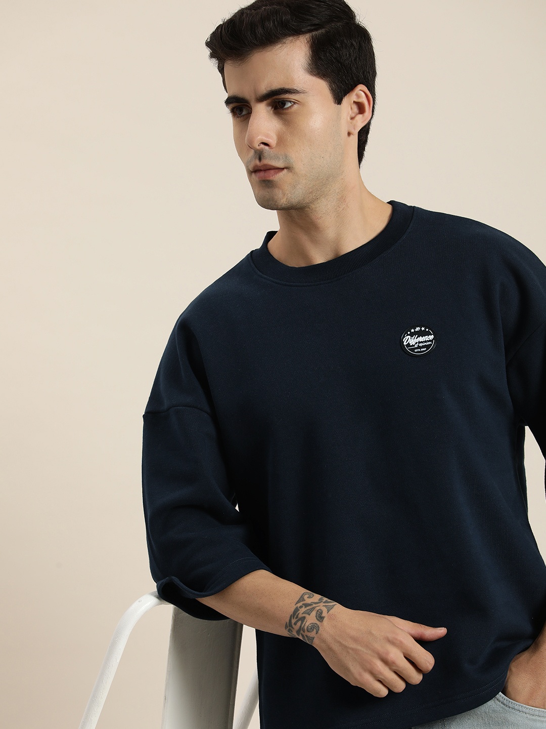 Difference of Opinion Men Oversized Fleece Sweatshirt with Applique Detail, Navy blue
Difference of Opinion Men Oversized Fleece Sweatshirt with Applique Detail, Navy blue