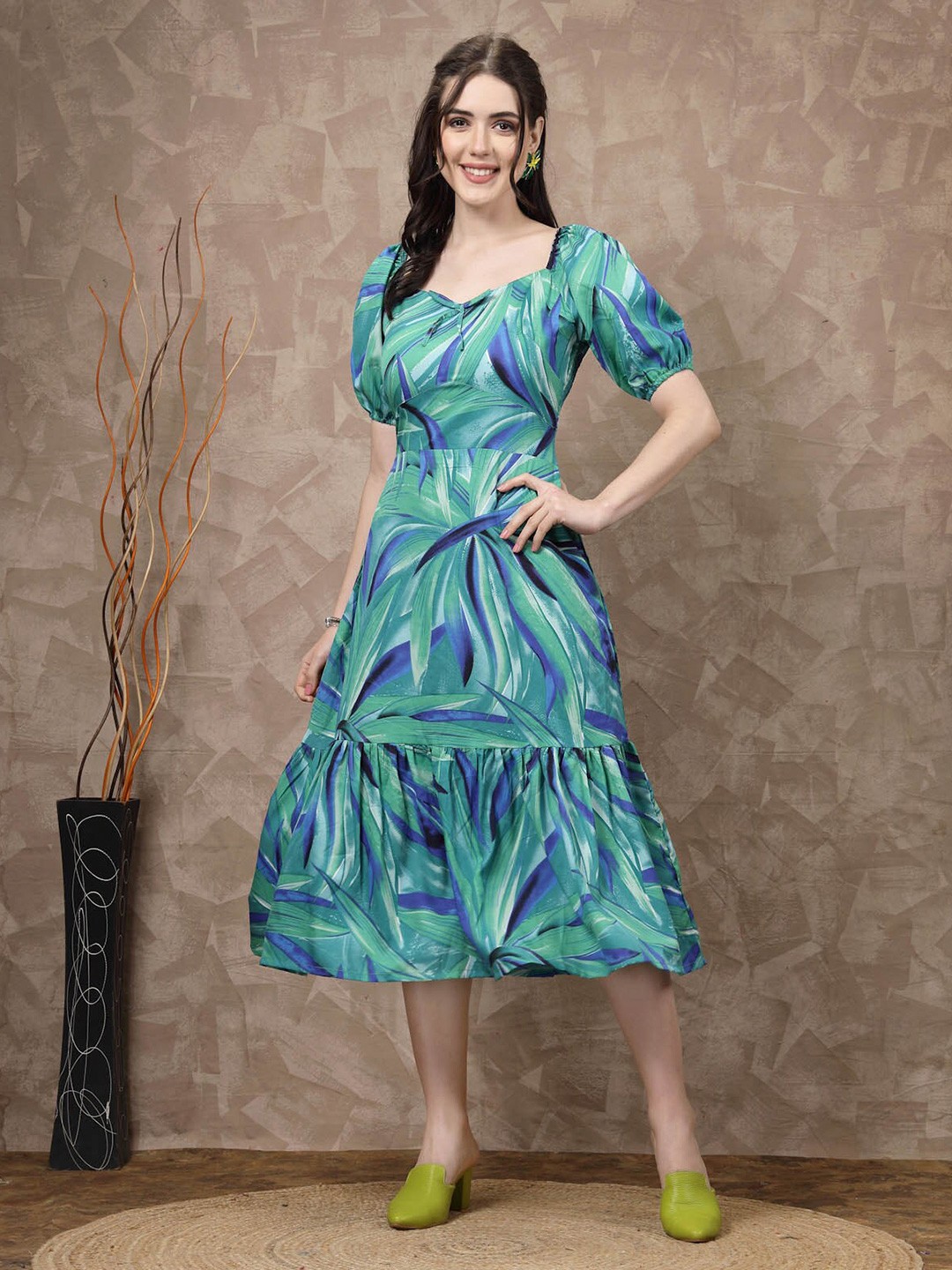 plusS Blue & White Tie & Dye Sweetheart Neck Puff Sleeves Tiered Fit and Flare Midi Dress, Green
plusS Blue & White Tie & Dye Sweetheart Neck Puff Sleeves Tiered Fit and Flare Midi Dress, Green