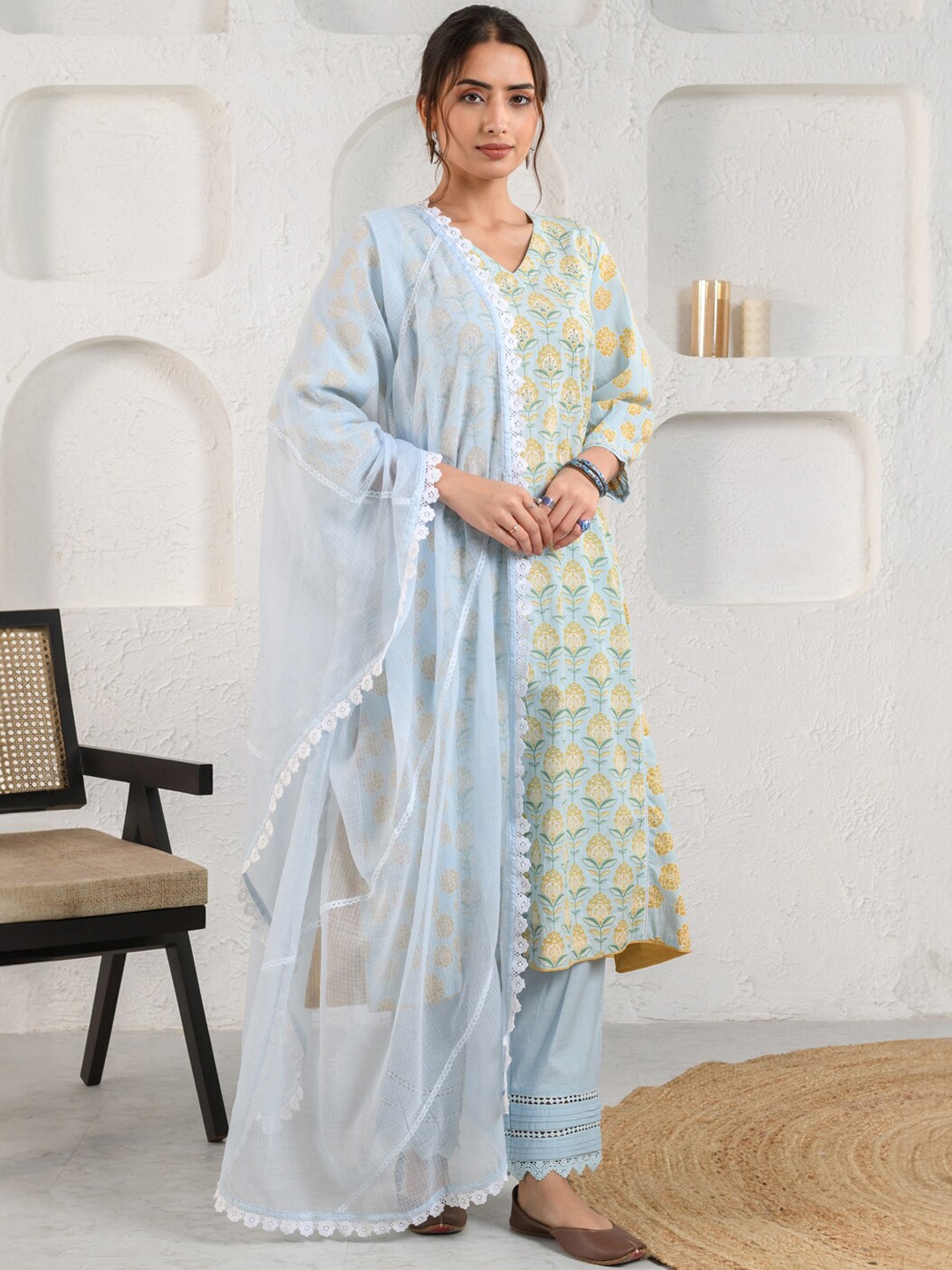 Prakriti Jaipur Floral Printed V-Neck Regular Sequinned Kurta With Trousers & Dupatta, Blue
Prakriti Jaipur Floral Printed V-Neck Regular Sequinned Kurta With Trousers & Dupatta, Blue