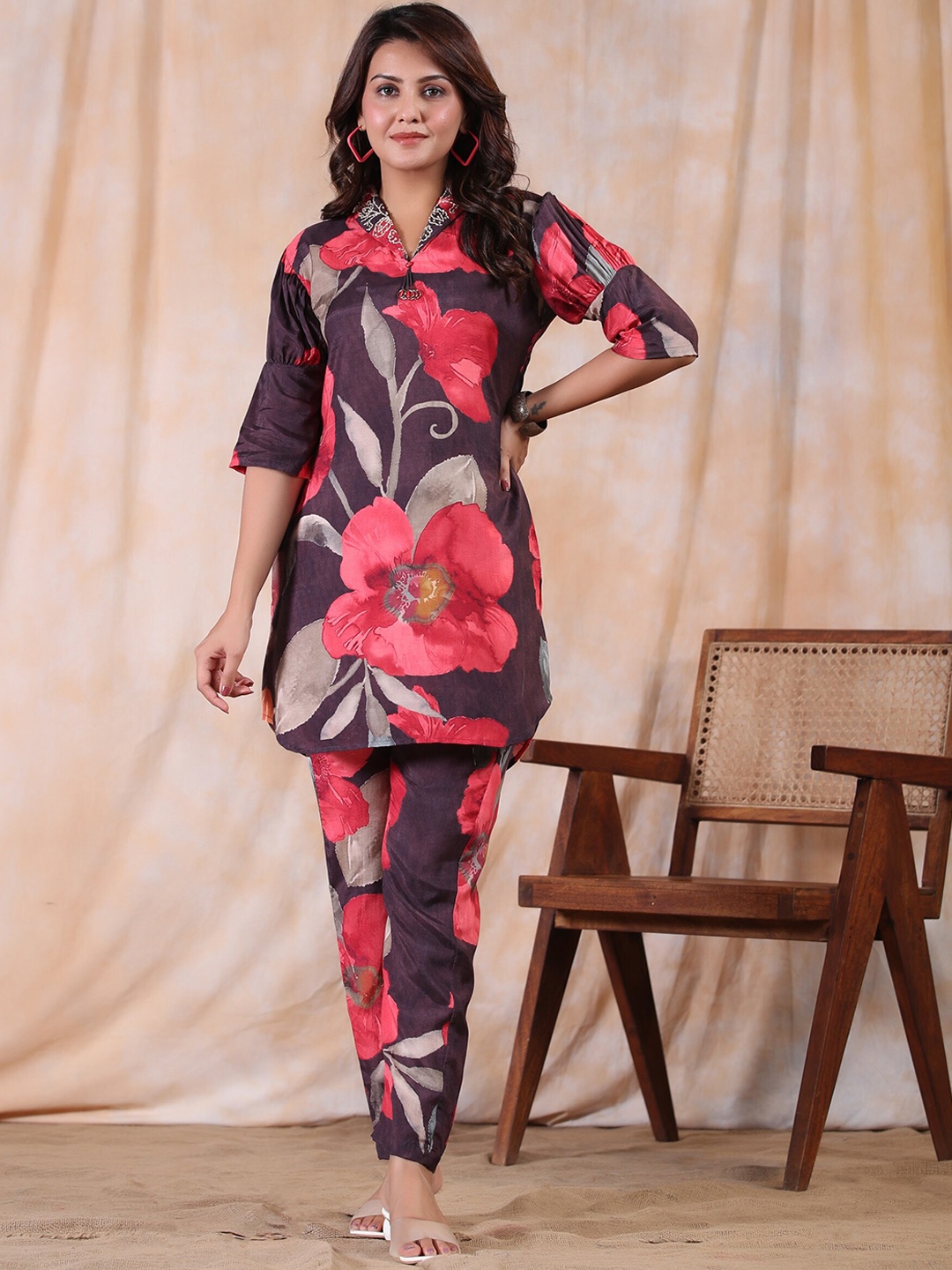 JISORA Floral Printed Shirt Collar Puff Sleeve Beads & Stones Pure Silk Kurta With Trouser, Purple
JISORA Floral Printed Shirt Collar Puff Sleeve Beads & Stones Pure Silk Kurta With Trouser, Purple