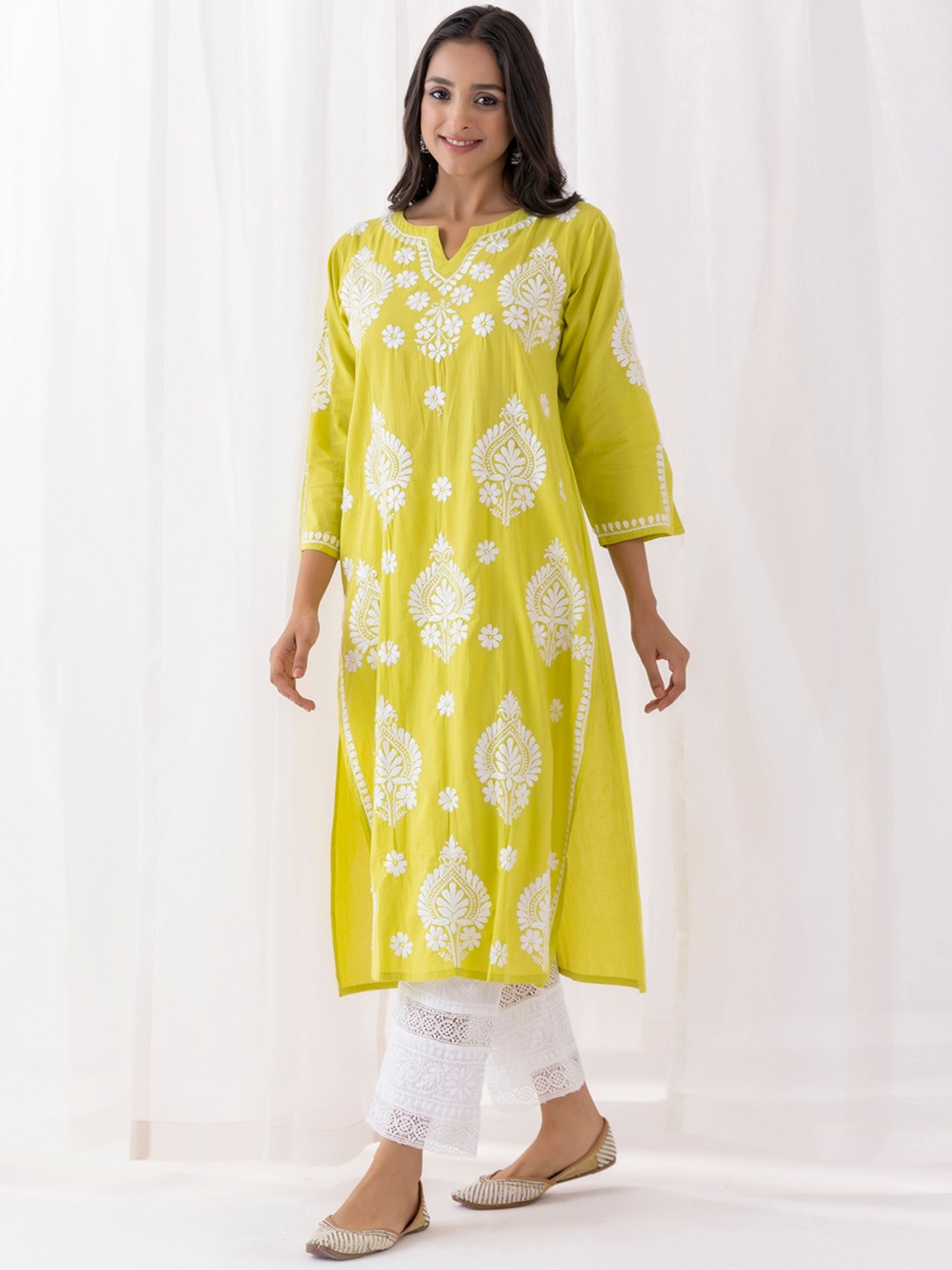 HOUSE OF KARI Ethnic Motifs Embroidered Thread Work Detail Straight Kurta, Green
HOUSE OF KARI Ethnic Motifs Embroidered Thread Work Detail Straight Kurta, Green