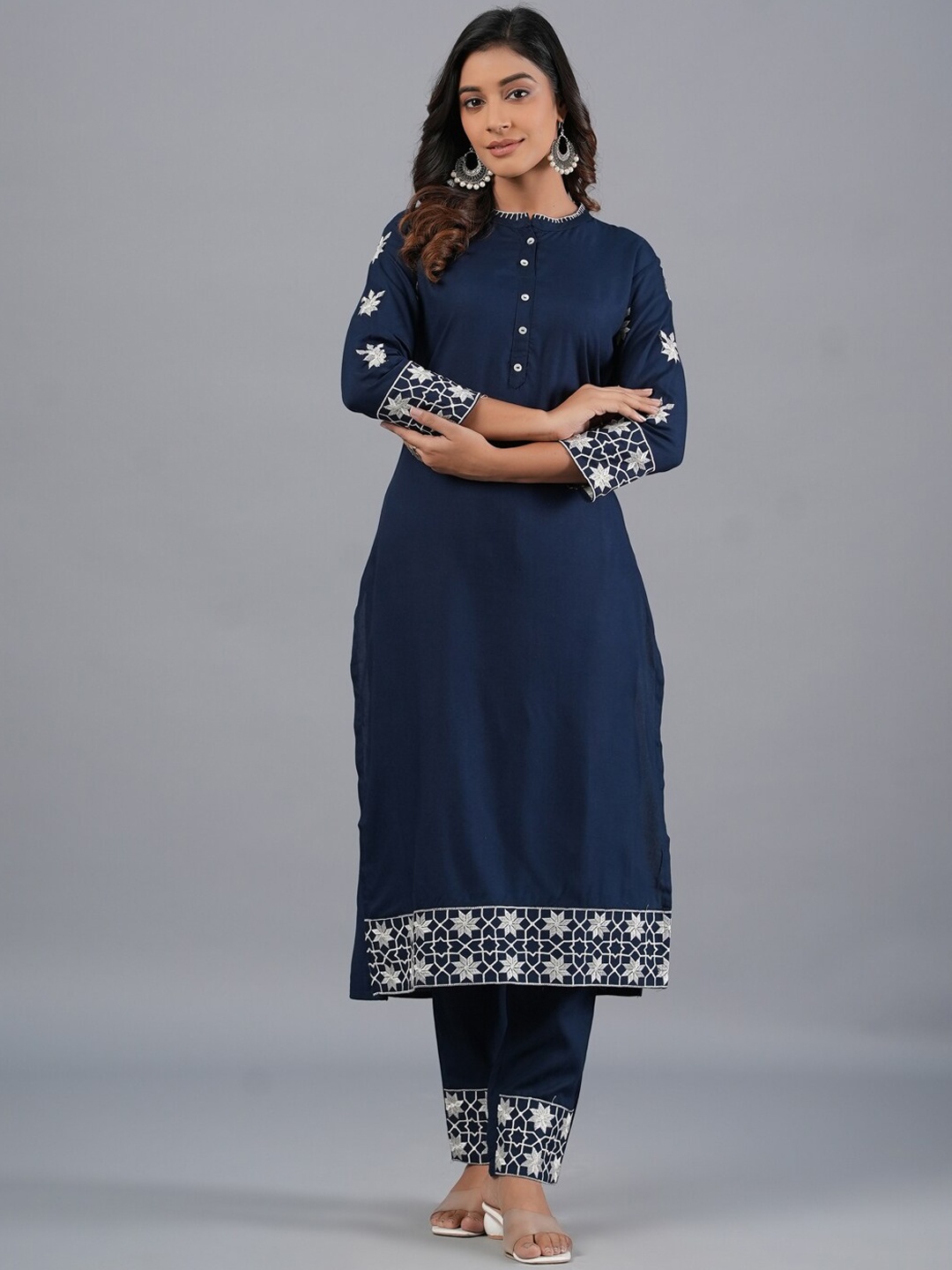 Amchoor Floral Embroidered Mandarin Collar Thread Work Straight Kurta With Trouser, Navy blue
Amchoor Floral Embroidered Mandarin Collar Thread Work Straight Kurta With Trouser, Navy blue
