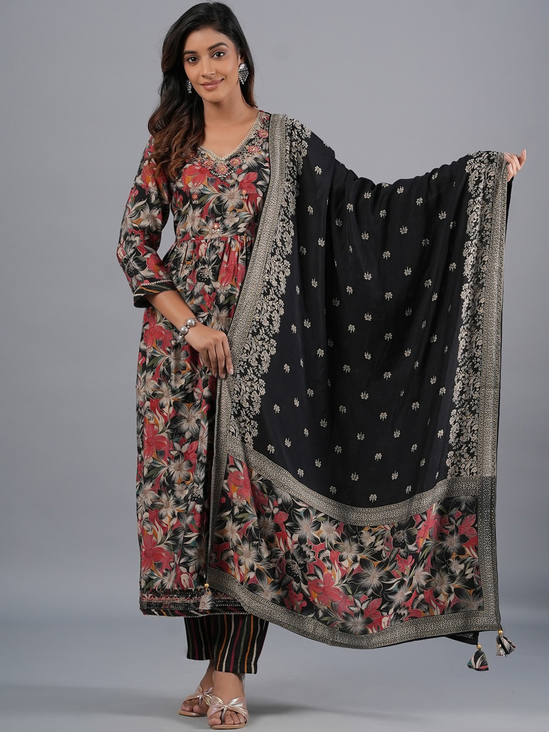 Amchoor Floral Printed Thread Work Detailed A-Line Kurta & Trouser With Dupatta, Black
Amchoor Floral Printed Thread Work Detailed A-Line Kurta & Trouser With Dupatta, Black
