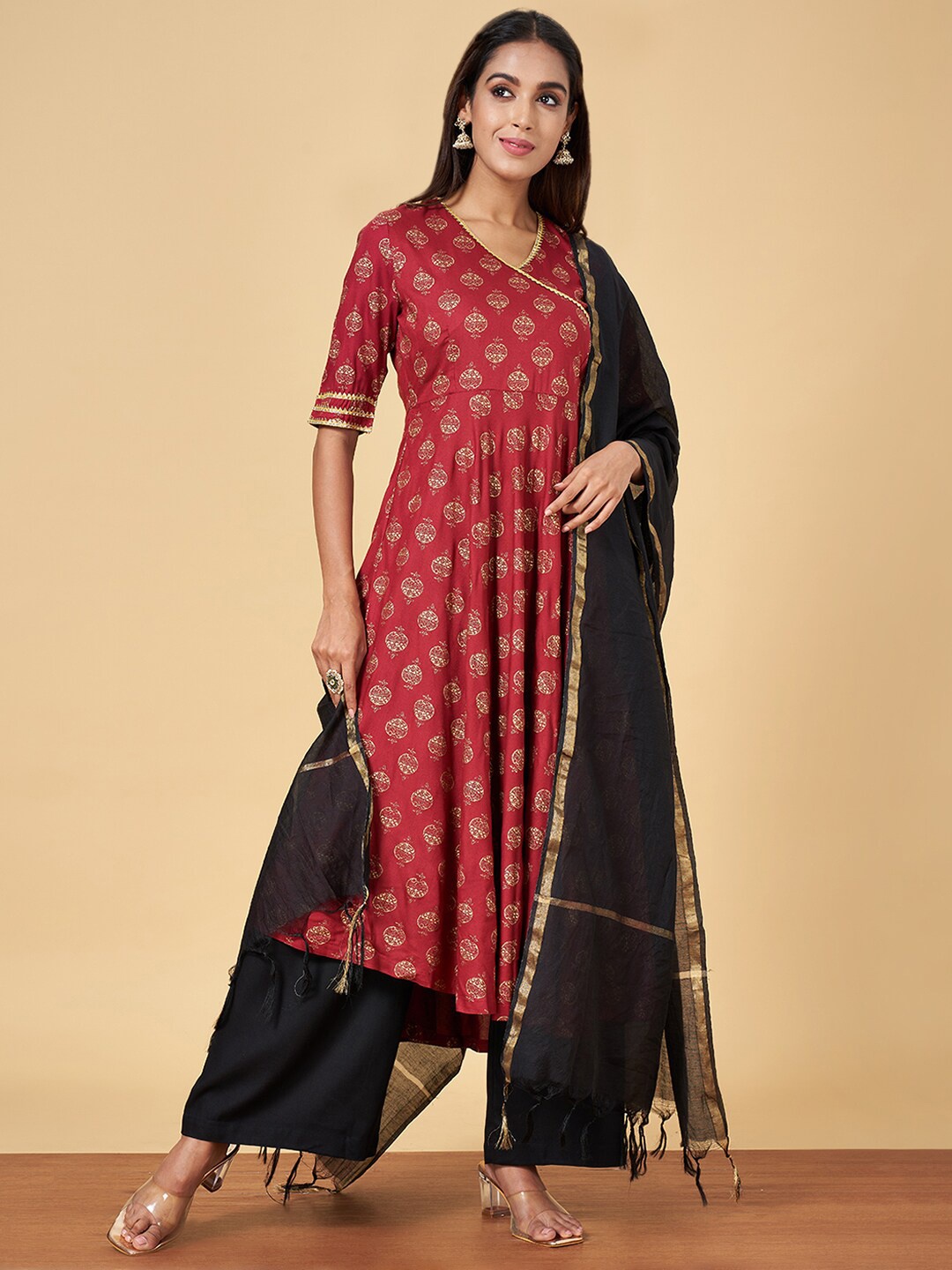 YU by Pantaloons Ethnic Motifs Printed V-Neck Angrakha Kurta with Palazzos & Dupatta, Maroon
YU by Pantaloons Ethnic Motifs Printed V-Neck Angrakha Kurta with Palazzos & Dupatta, Maroon