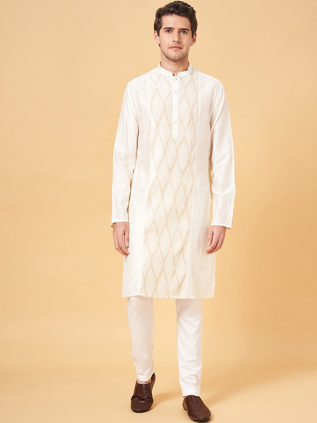indus route by Pantaloons Geometric Embroidered Mandarin Collar Thread Work Kurta, Off white
indus route by Pantaloons Geometric Embroidered Mandarin Collar Thread Work Kurta, Off white
