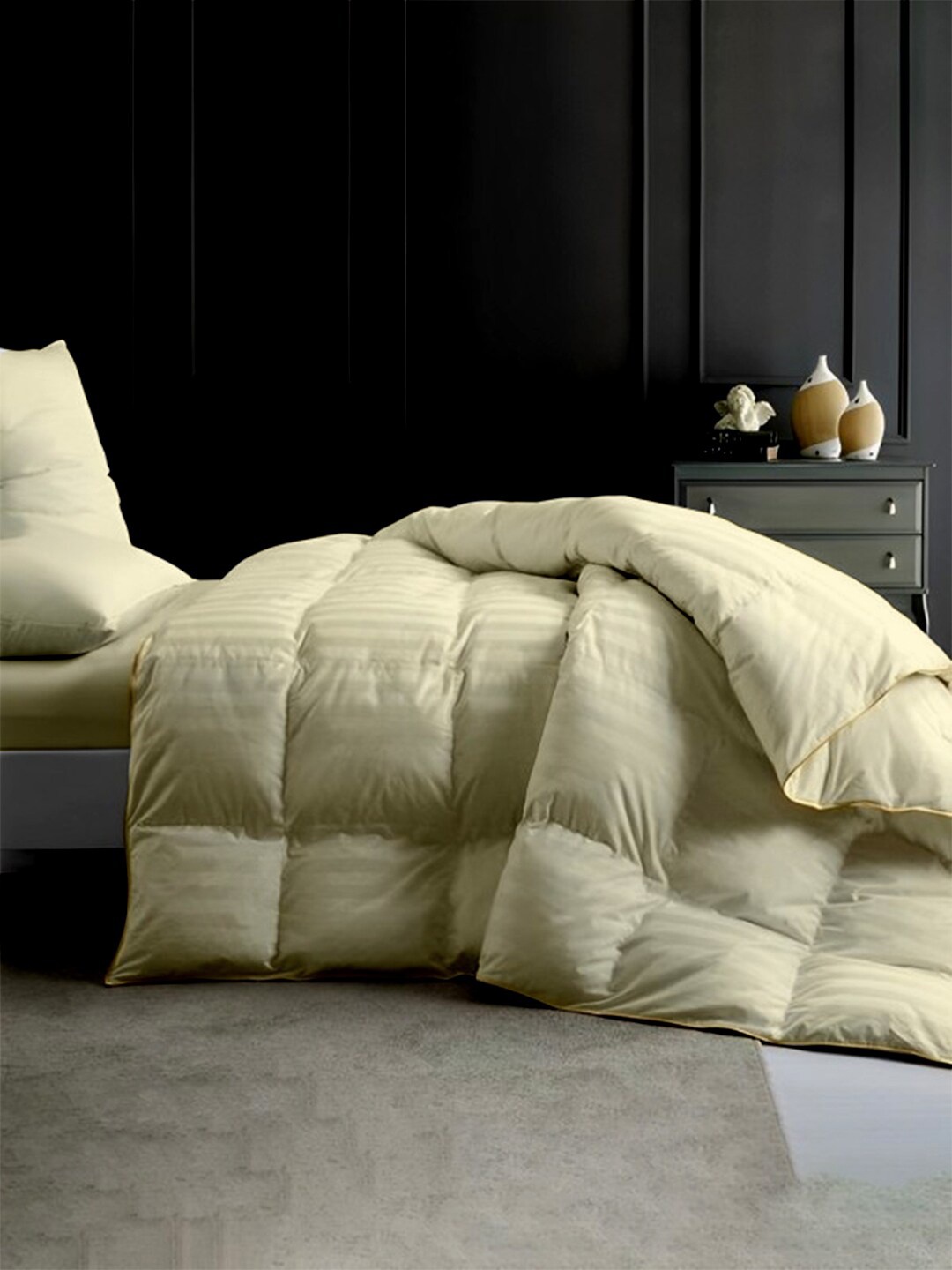 LINENWALAS Happy Sleeping Cream Striped Cotton Mild Winter 210 GSM Single Bed Duvet
LINENWALAS Happy Sleeping Cream Striped Cotton Mild Winter 210 GSM Single Bed Duvet