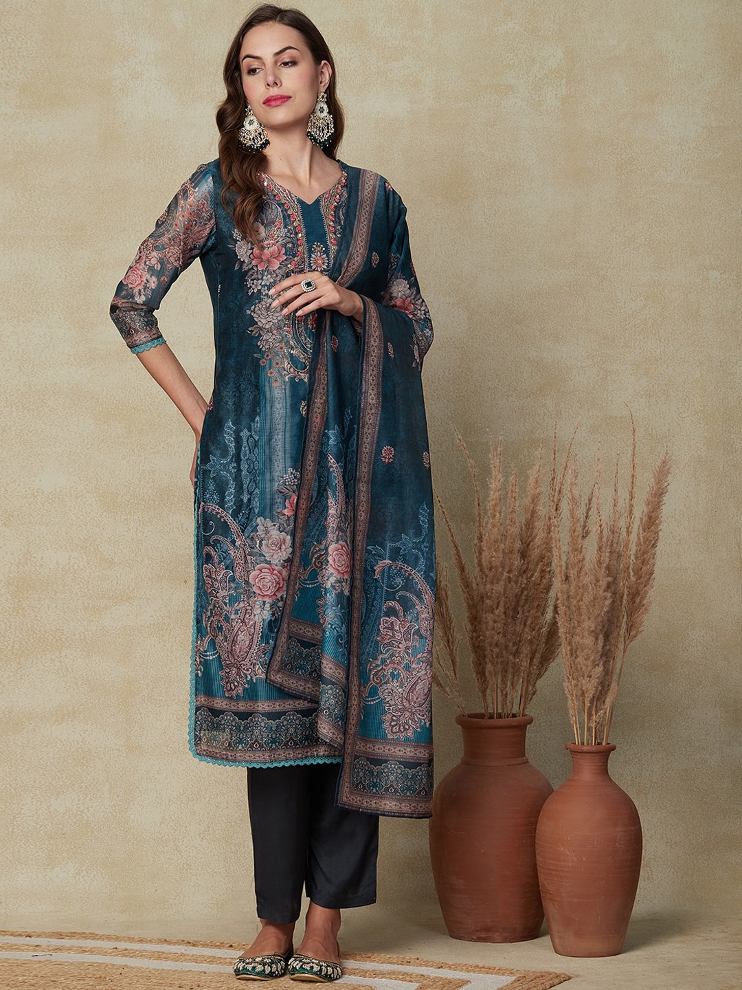 FASHOR Teal Floral Printed Regular Gotta Patti Chanderi Silk Kurta with Trousers & Dupatta
FASHOR Teal Floral Printed Regular Gotta Patti Chanderi Silk Kurta with Trousers & Dupatta