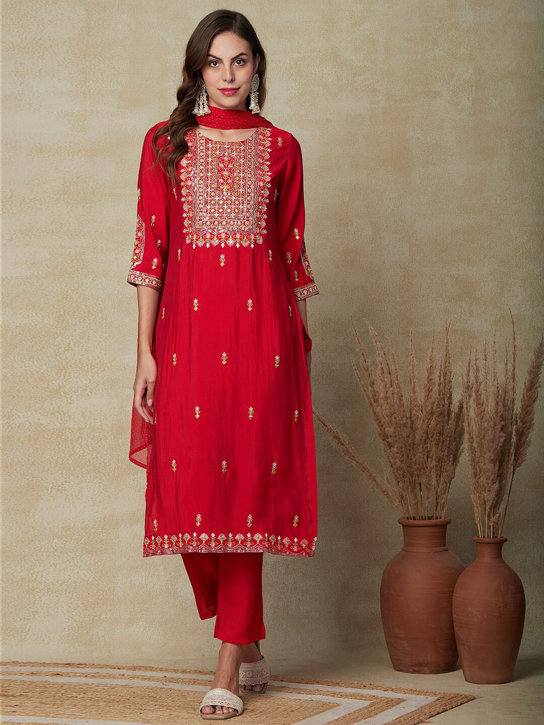FASHOR Ethnic Motifs Embroidered Regular Mirror Work Kurta & Trousers With Dupatta, Red
FASHOR Ethnic Motifs Embroidered Regular Mirror Work Kurta & Trousers With Dupatta, Red