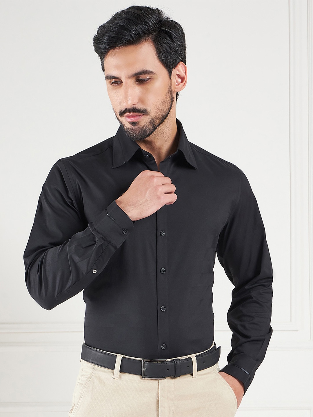 LOUIS STITCH Comfort Fit Cutaway Collar Opaque Pure Cotton Premium Formal Shirt, Black
LOUIS STITCH Comfort Fit Cutaway Collar Opaque Pure Cotton Premium Formal Shirt, Black