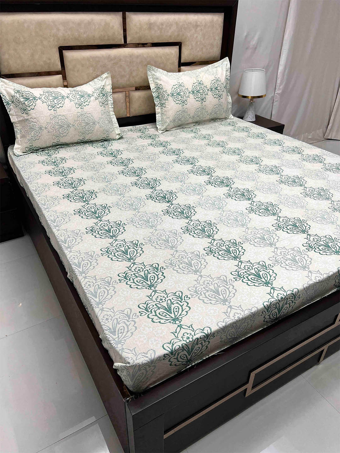 Pure Decor Off White & Green Cotton 300 TC Super King Fitted Bedsheet with 2 Pillow Covers
Pure Decor Off White & Green Cotton 300 TC Super King Fitted Bedsheet with 2 Pillow Covers