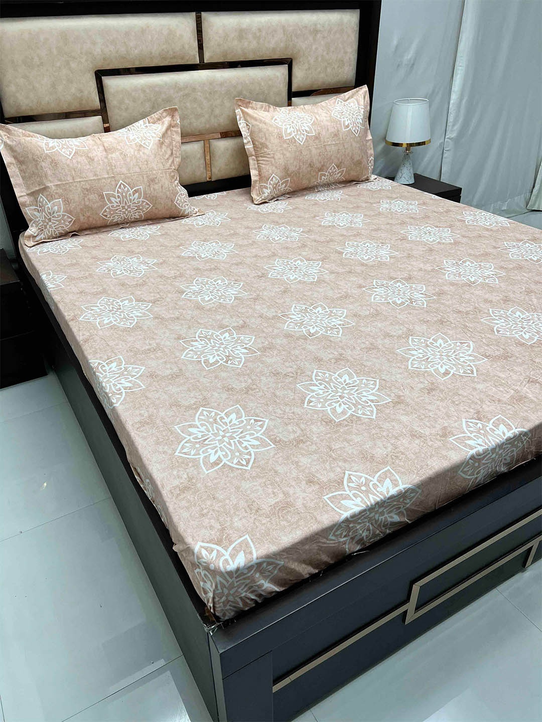 Pure Decor Sapphire Beige Printed Cotton 300 TC Fitted King Bedsheet with 2 Pillow Covers
Pure Decor Sapphire Beige Printed Cotton 300 TC Fitted King Bedsheet with 2 Pillow Covers
