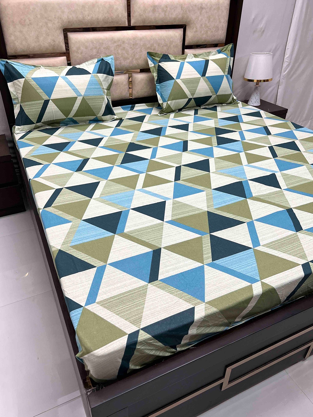 Pure Decor Sapphire Green Geometric Cotton 330 TC Fitted King Bedsheet & 2 Pillow Covers
Pure Decor Sapphire Green Geometric Cotton 330 TC Fitted King Bedsheet & 2 Pillow Covers