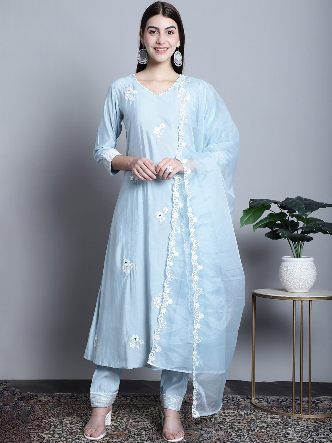 Rajnandini Floral Embroidered Regular Thread Work Kurta With Trousers & Dupatta, Blue
Rajnandini Floral Embroidered Regular Thread Work Kurta With Trousers & Dupatta, Blue