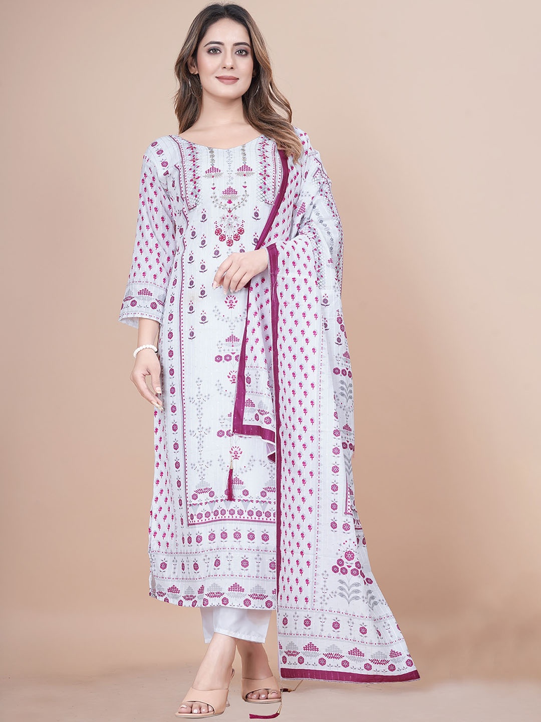 N N ENTERPRISE Women White Floral Embroidered Regular Sequinned Pure Cotton Kurta with Pyjamas & With Dupatta
N N ENTERPRISE Women White Floral Embroidered Regular Sequinned Pure Cotton Kurta with Pyjamas & With Dupatta