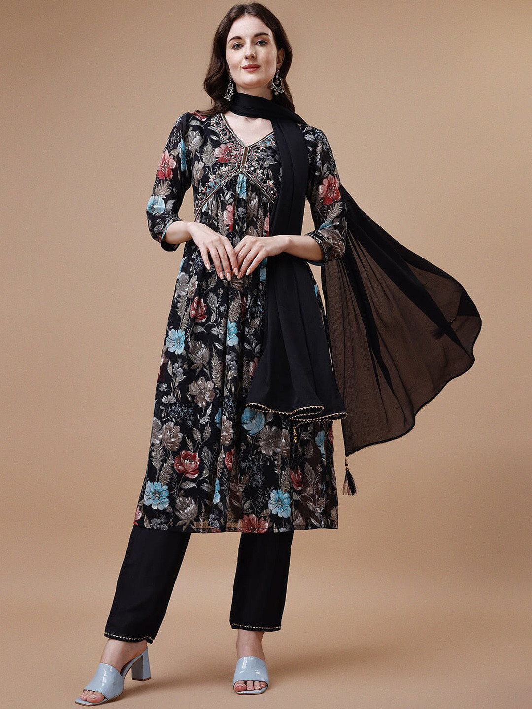 KALINI Floral Printed Regular Beads & Stones Pure Silk Kurta With Trousers & Dupatta, Black
KALINI Floral Printed Regular Beads & Stones Pure Silk Kurta With Trousers & Dupatta, Black