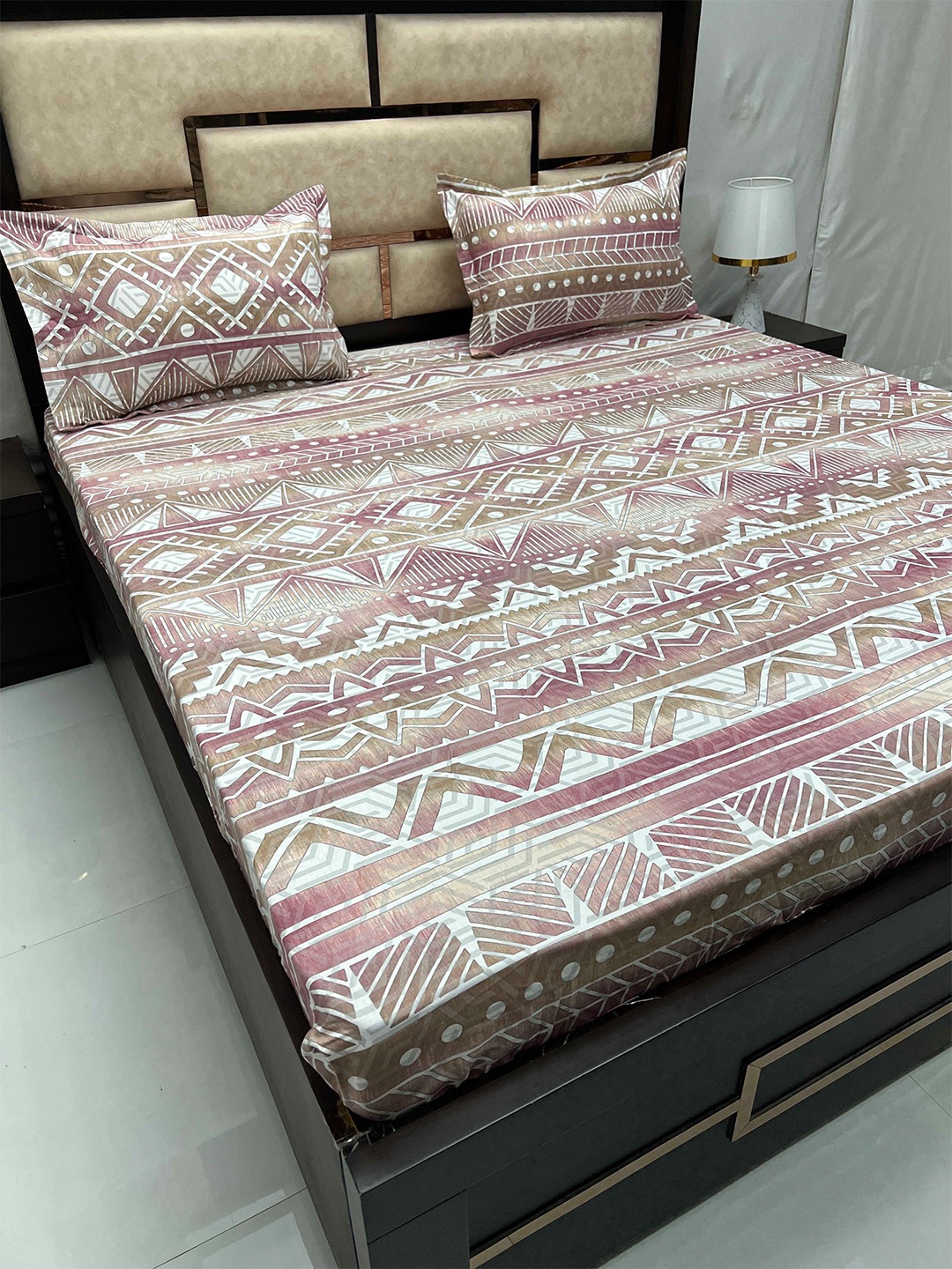 Pure Decor Gem Mauve Geometric Cotton 300 TC Fitted King Bedsheet with 2 Pillow Covers, Off white
Pure Decor Gem Mauve Geometric Cotton 300 TC Fitted King Bedsheet with 2 Pillow Covers, Off white