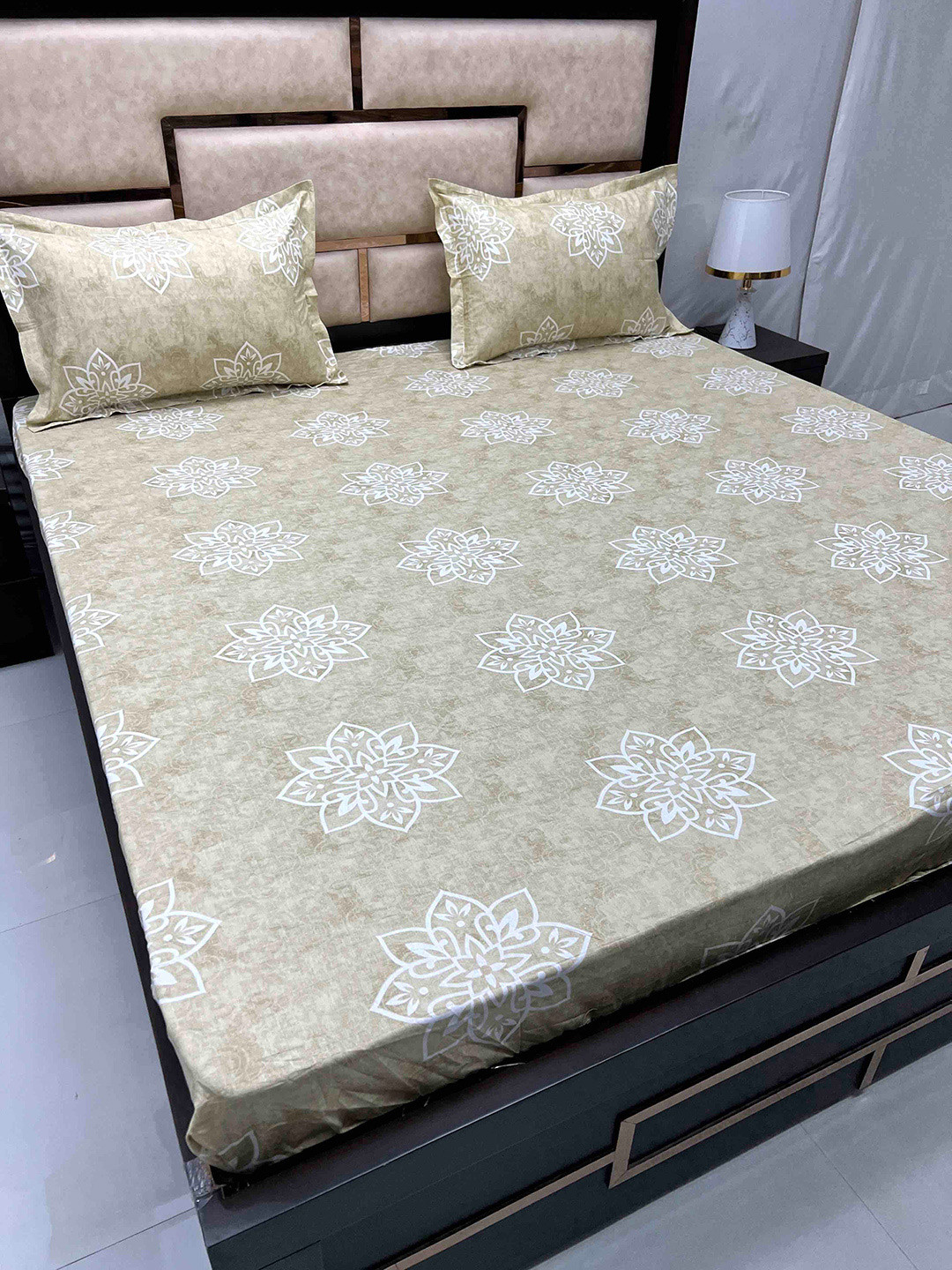 Pure Decor Beige Floral Pure Cotton 260 TC Fitted Super King Bedsheet with 2 Pillow Covers 
Pure Decor Beige Floral Pure Cotton 260 TC Fitted Super King Bedsheet with 2 Pillow Covers