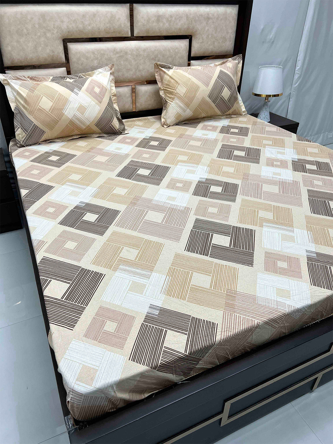 Pure Decor Sapphire Brown Abstract Cotton 260 TC Fitted King Bedsheet with 2 Pillow Covers
Pure Decor Sapphire Brown Abstract Cotton 260 TC Fitted King Bedsheet with 2 Pillow Covers